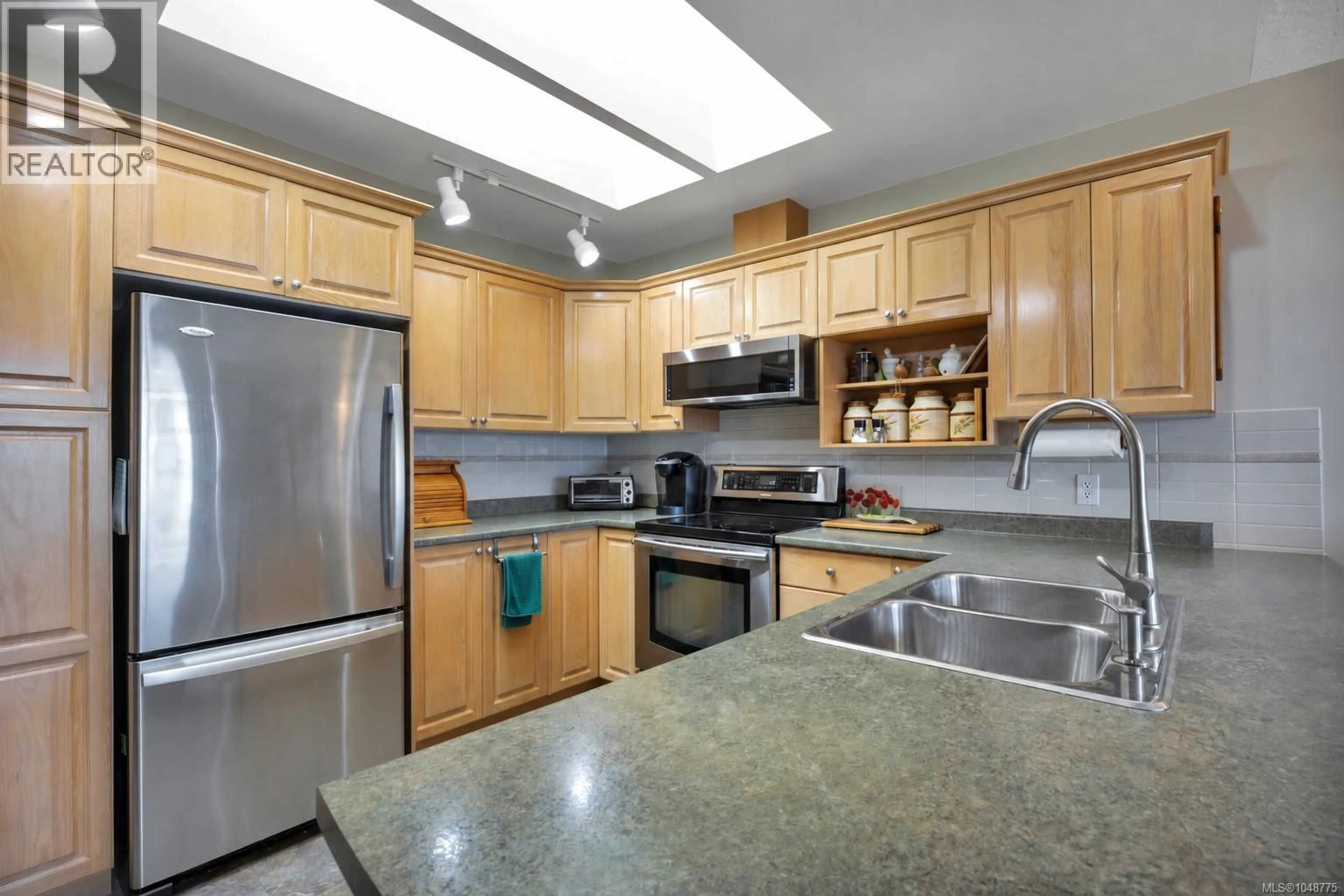 Standard kitchen, ceramic/tile floor for 13 - 4991 BELLA VISTA CRESCENT, Nanaimo British Columbia V9V1M9