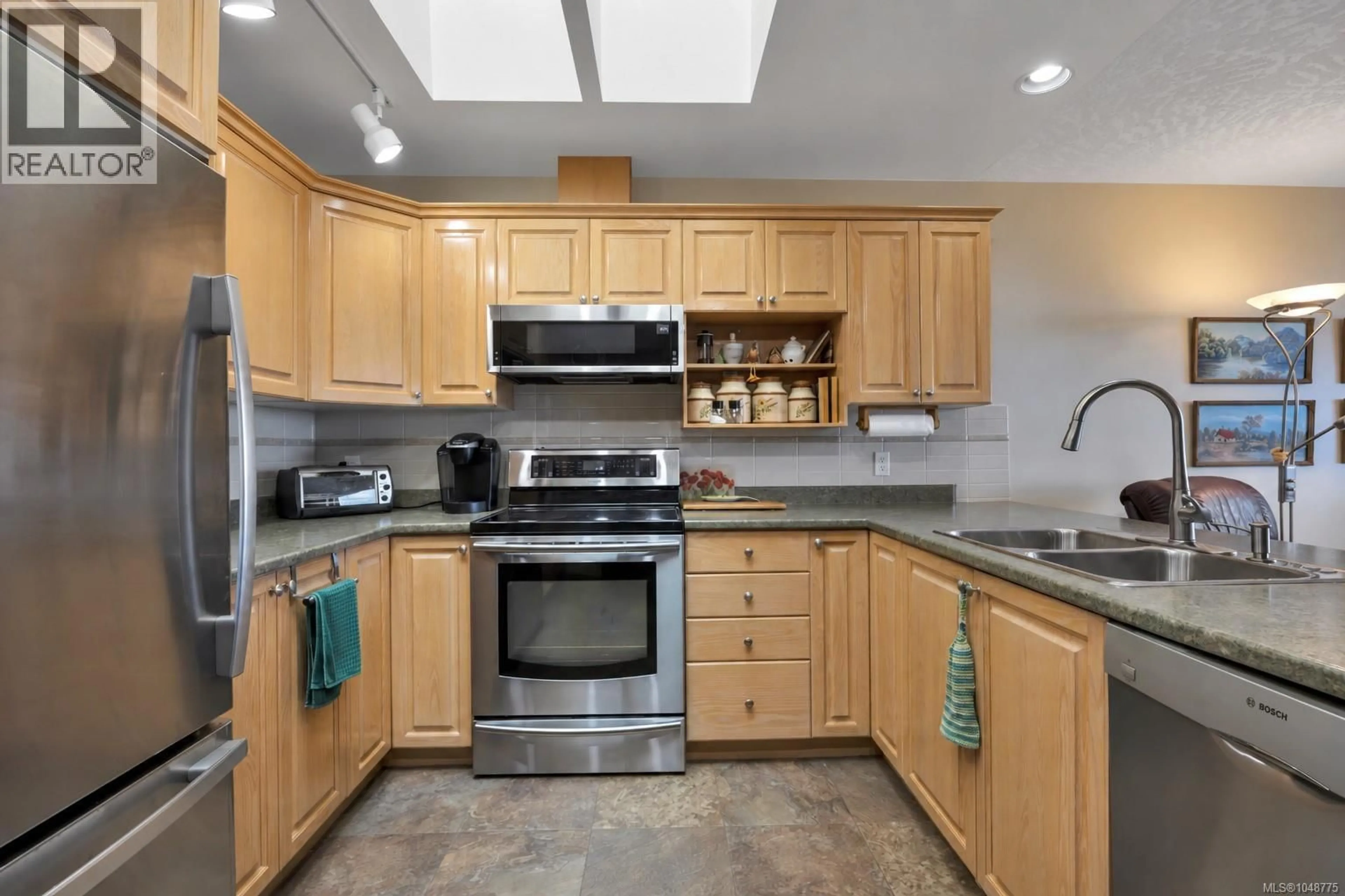 Standard kitchen, ceramic/tile floor for 13 - 4991 BELLA VISTA CRESCENT, Nanaimo British Columbia V9V1M9