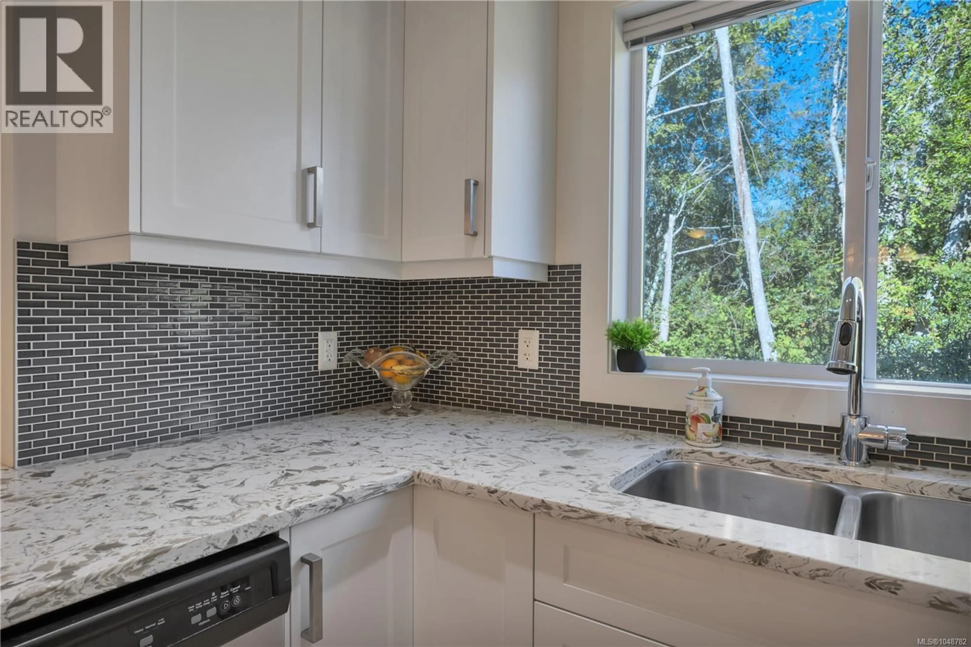 Contemporary kitchen, ceramic/tile floor for 3397 PINESTONE WAY, Nanaimo British Columbia V9V0B2