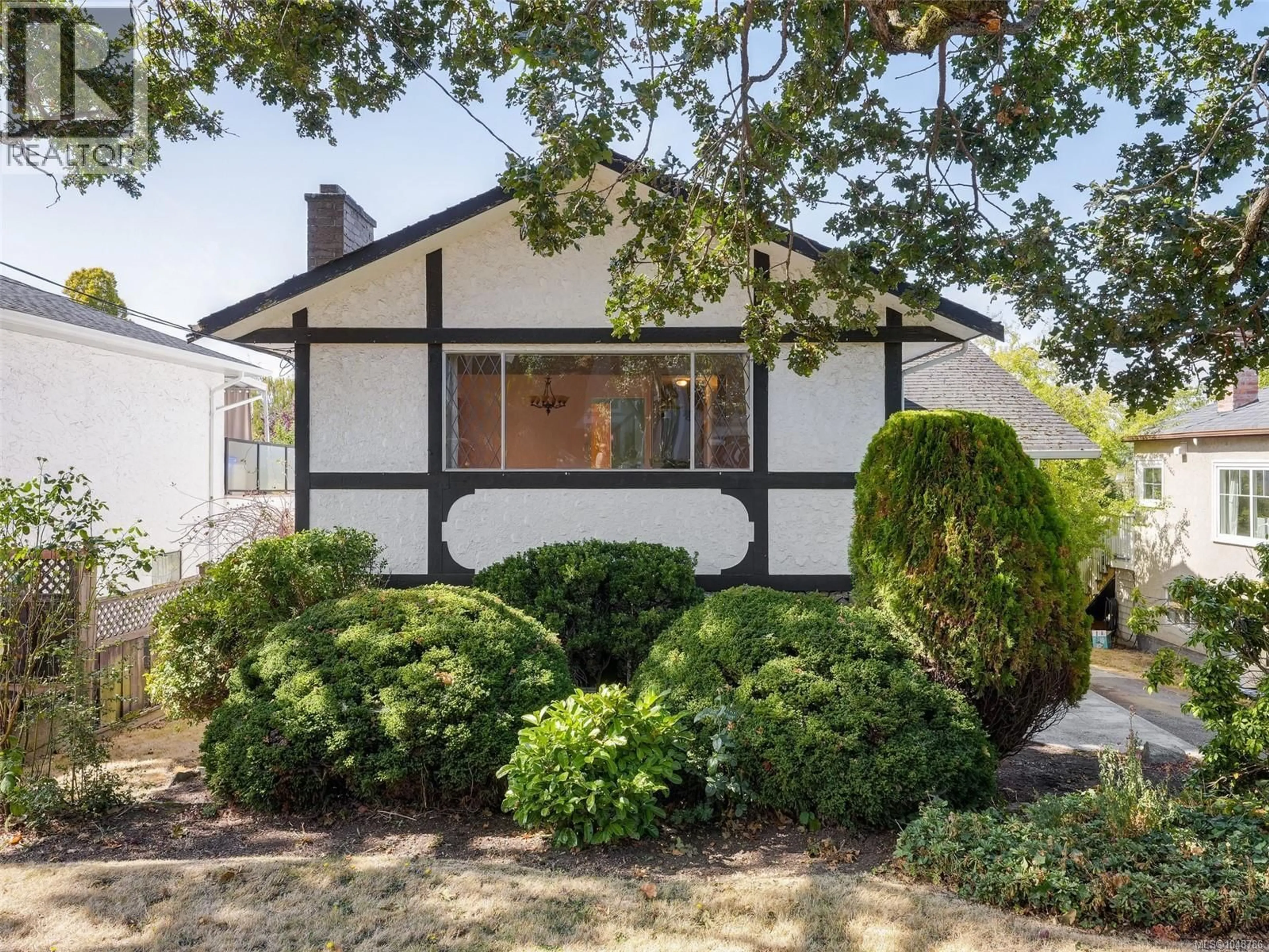 Home with vinyl exterior material, street for 3116 YEW STREET, Victoria British Columbia V8X5J2