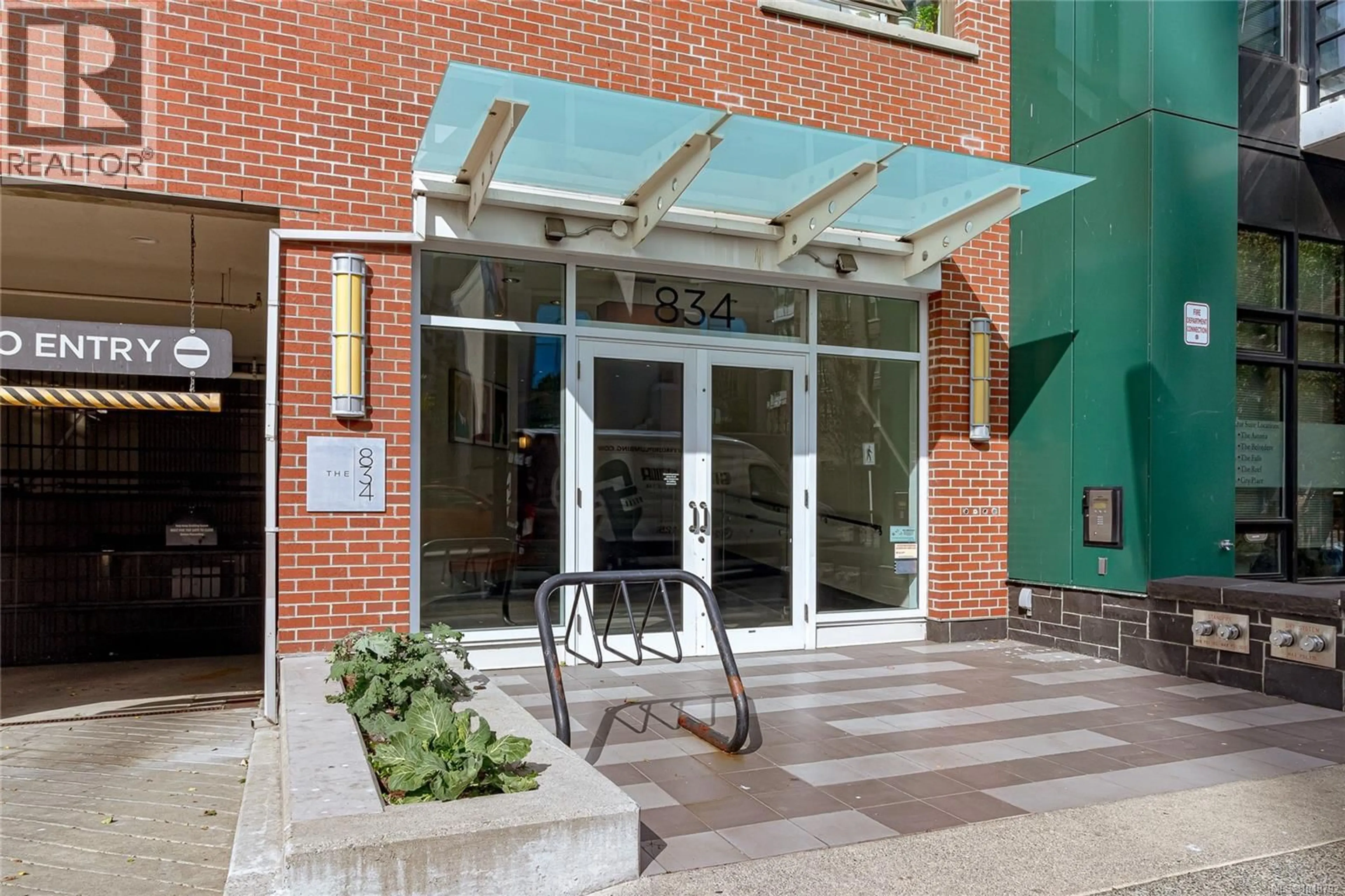 Indoor foyer for 505 - 834 JOHNSON STREET, Victoria British Columbia V8W1N3