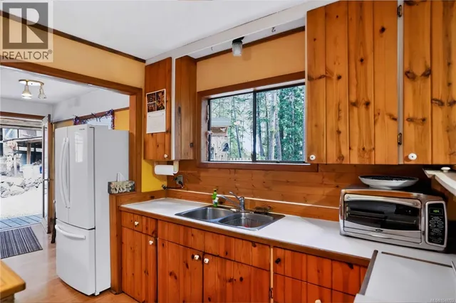 119 CREEKSIDE DRIVE, Salt Spring 5