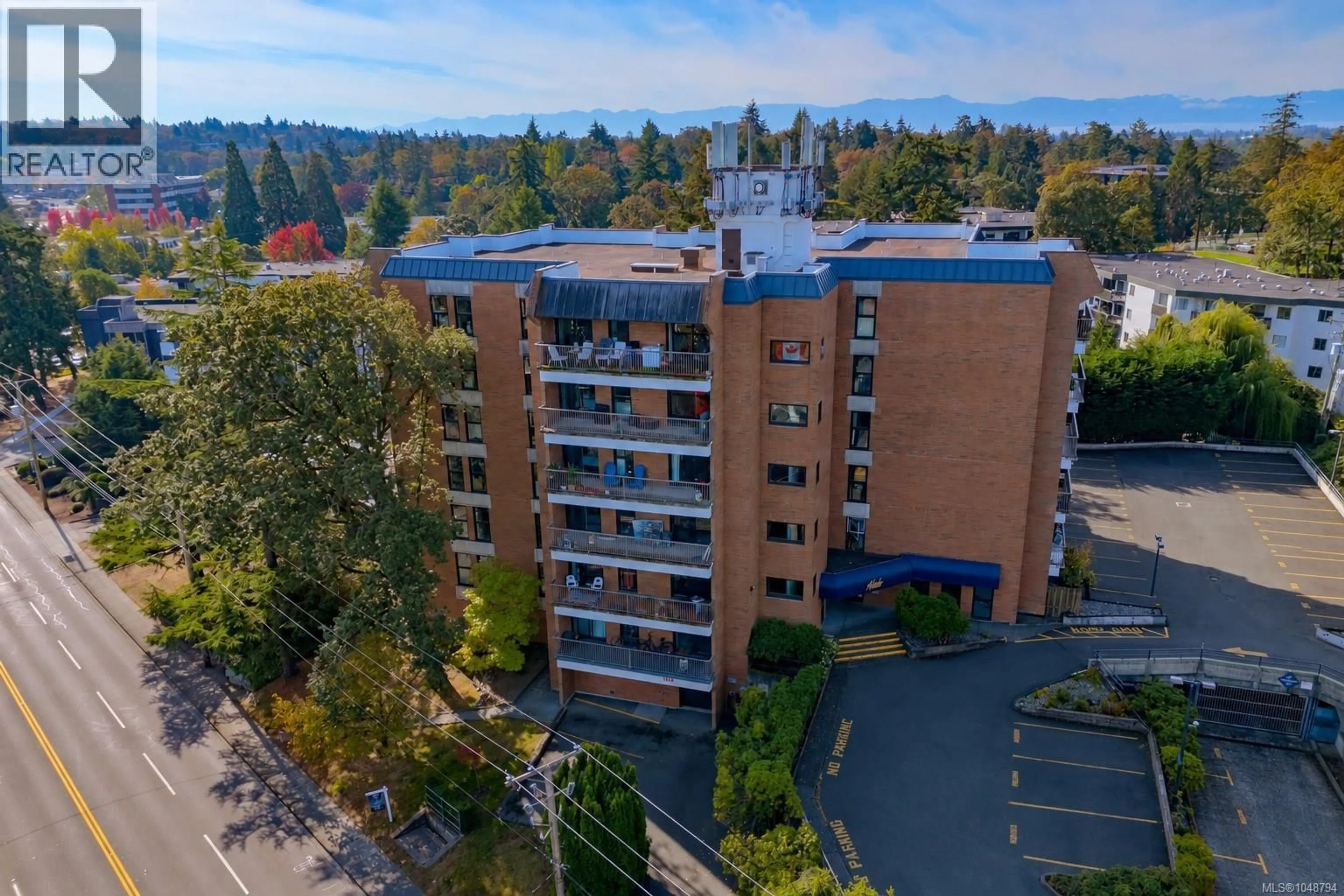 A pic from outside/outdoor area/front of a property/back of a property/a pic from drone, unknown for 404 - 4030 QUADRA STREET, Saanich British Columbia V8X1K2