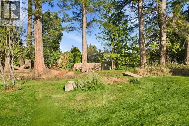 575 JOHNSTONE ROAD, Parksville 2