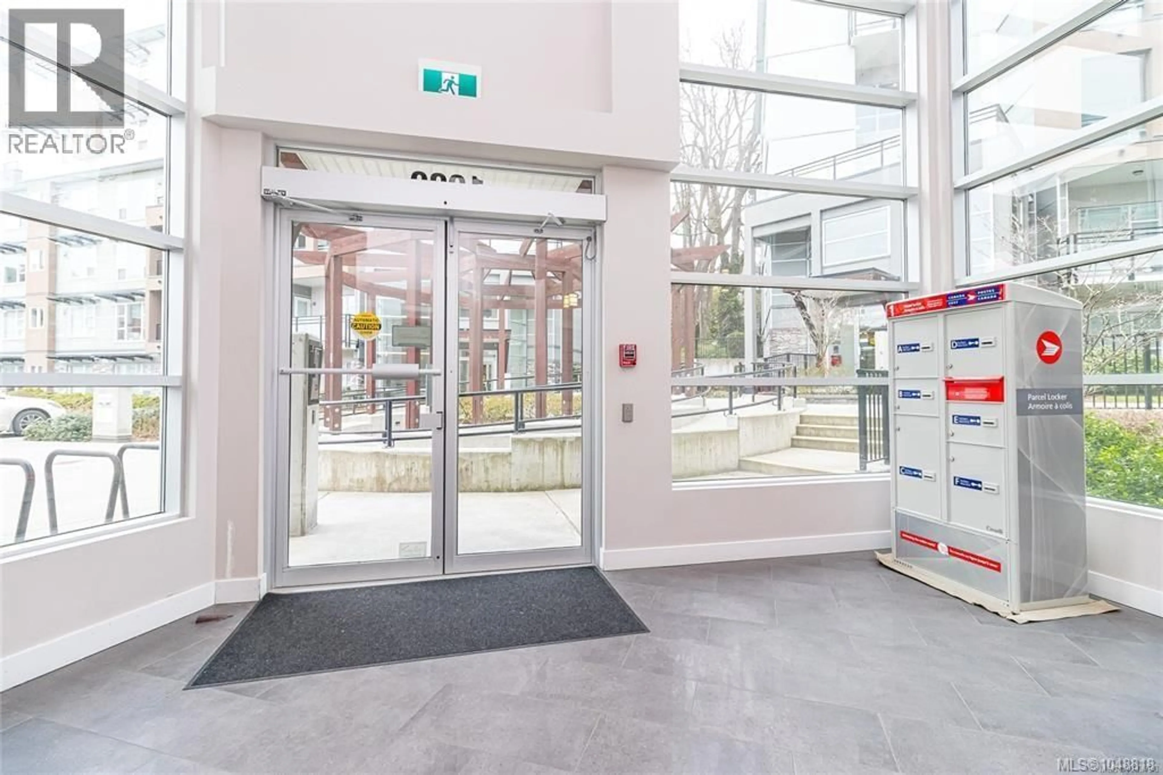 Indoor foyer for 302 - 1020 INVERNESS ROAD, Saanich British Columbia V8X0B1