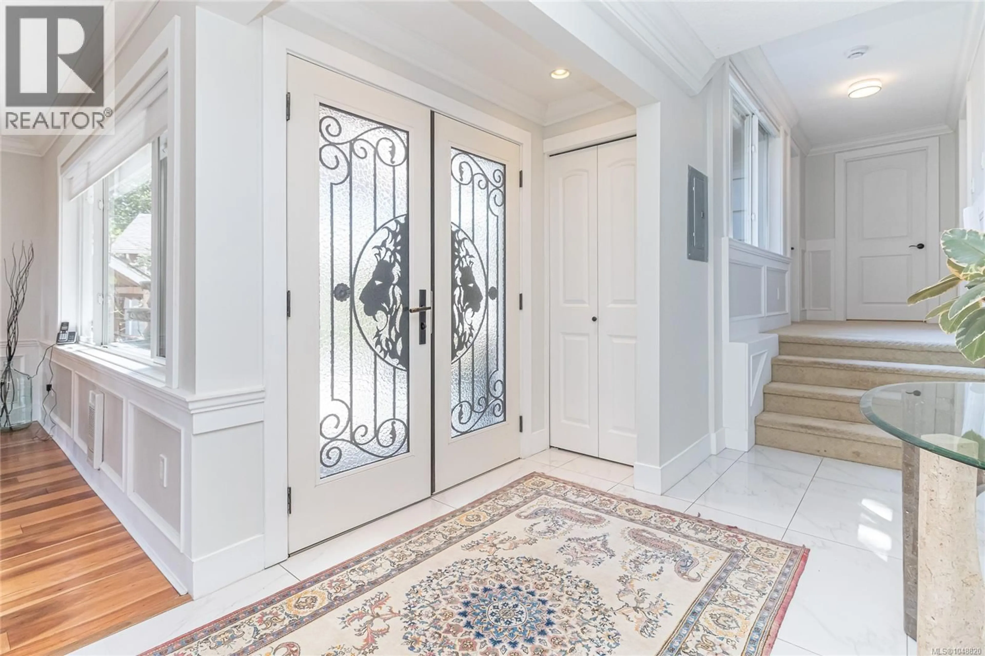 Indoor entryway for 4081 CEDAR HILL ROAD, Saanich British Columbia V8N3C2