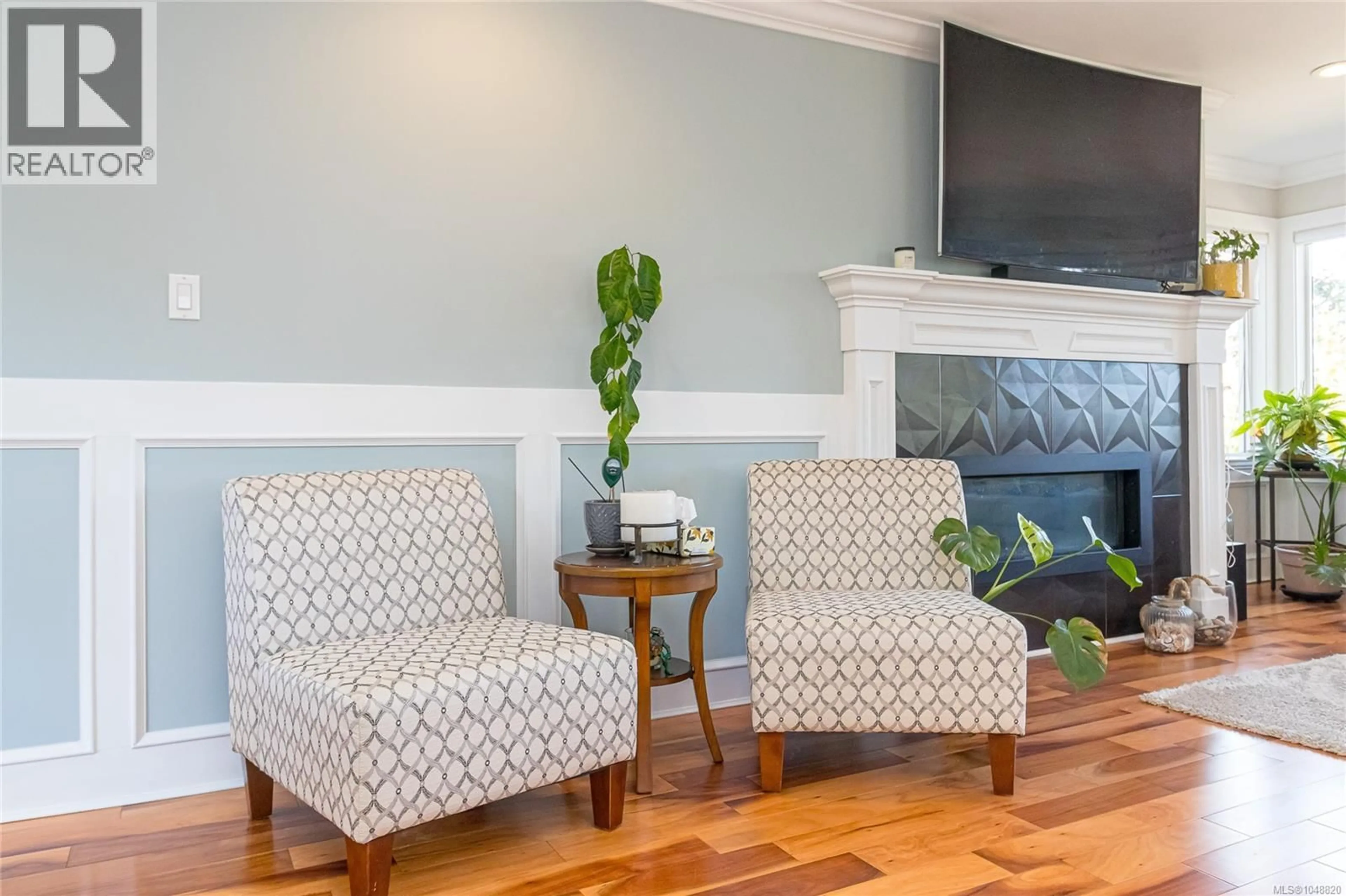 Living room with furniture, unknown for 4081 CEDAR HILL ROAD, Saanich British Columbia V8N3C2