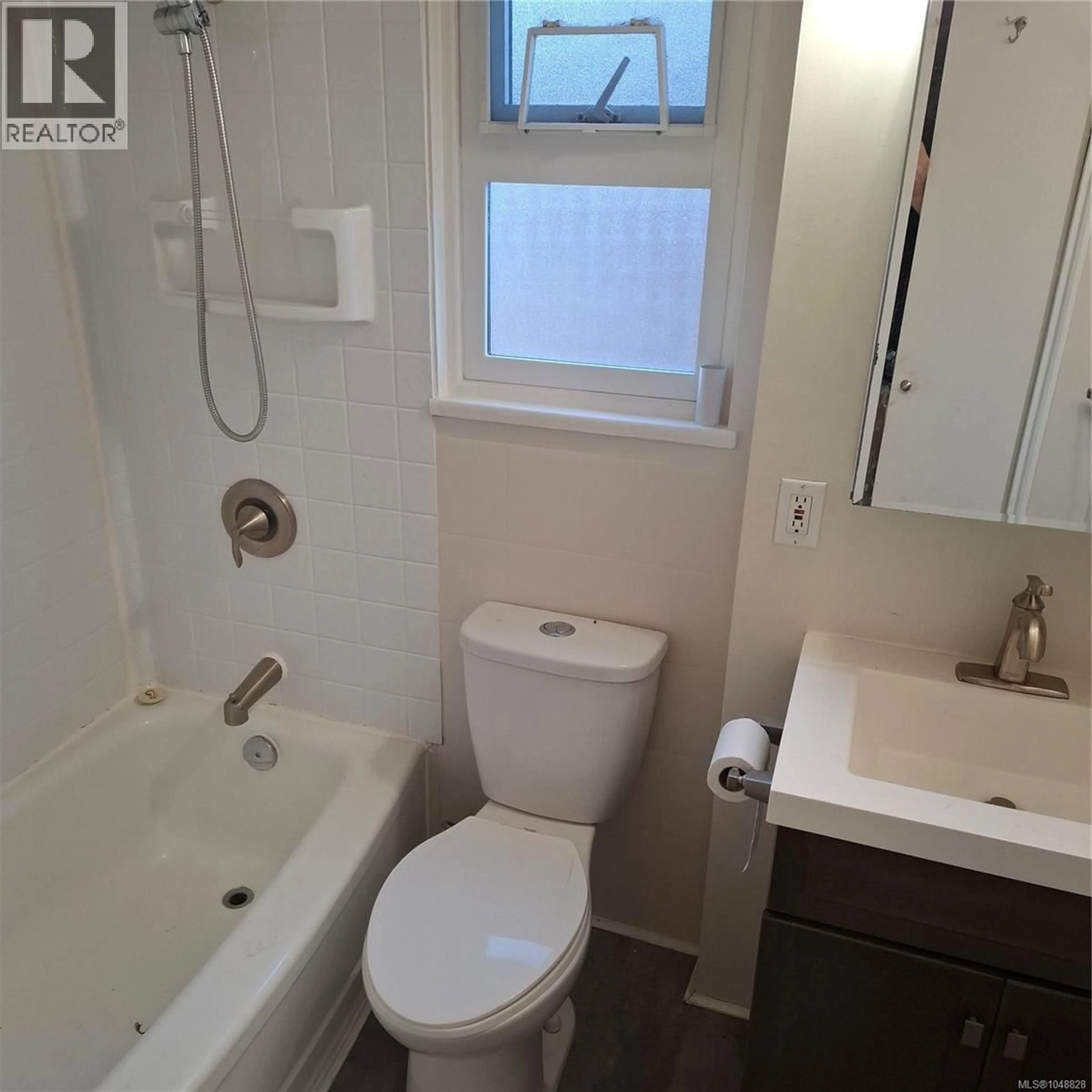Standard bathroom, unknown for 3566 TILLICUM ROAD, Saanich British Columbia V8Z4H4