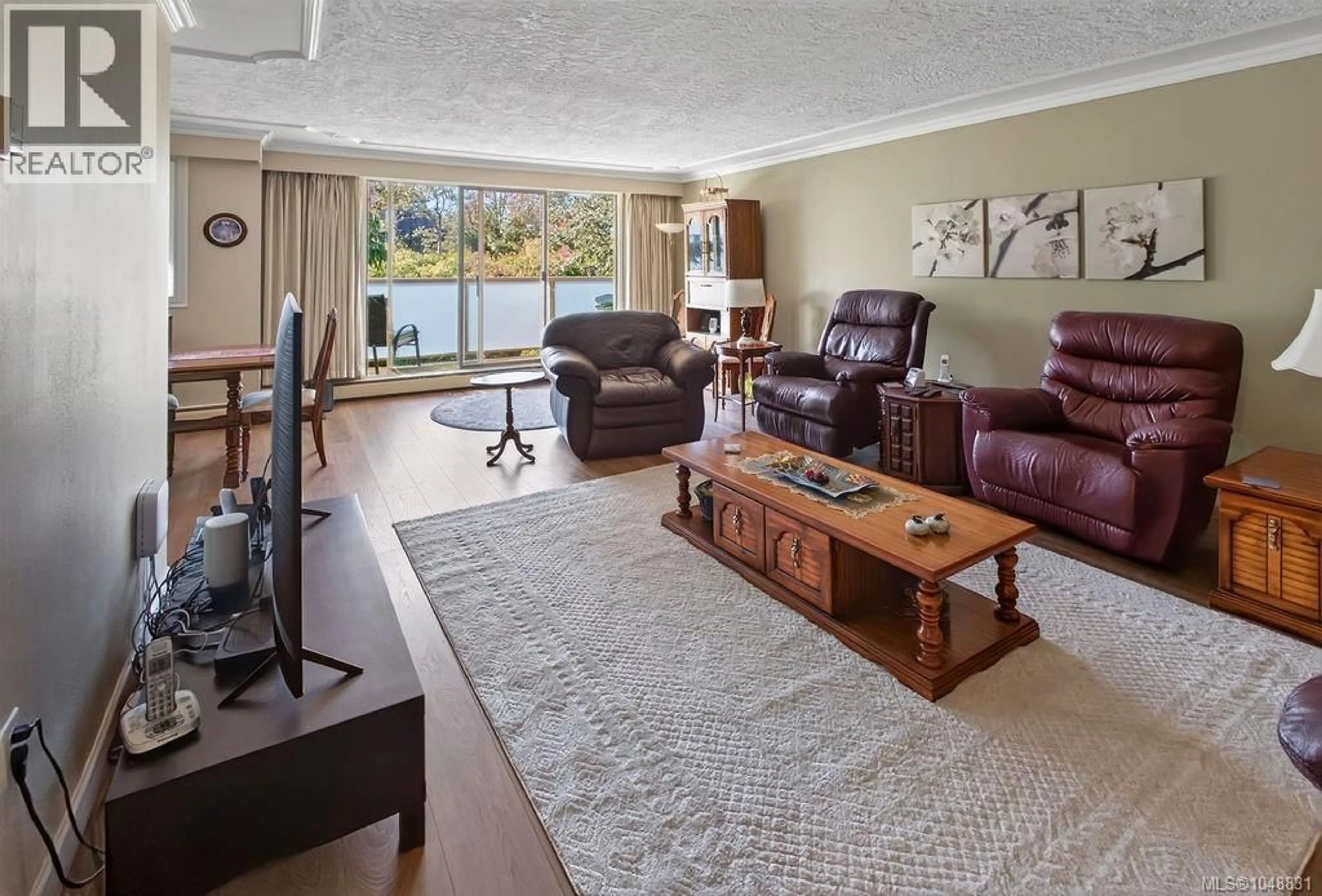 Living room with furniture, unknown for 410 - 1025 INVERNESS ROAD, Saanich British Columbia V8X2S2