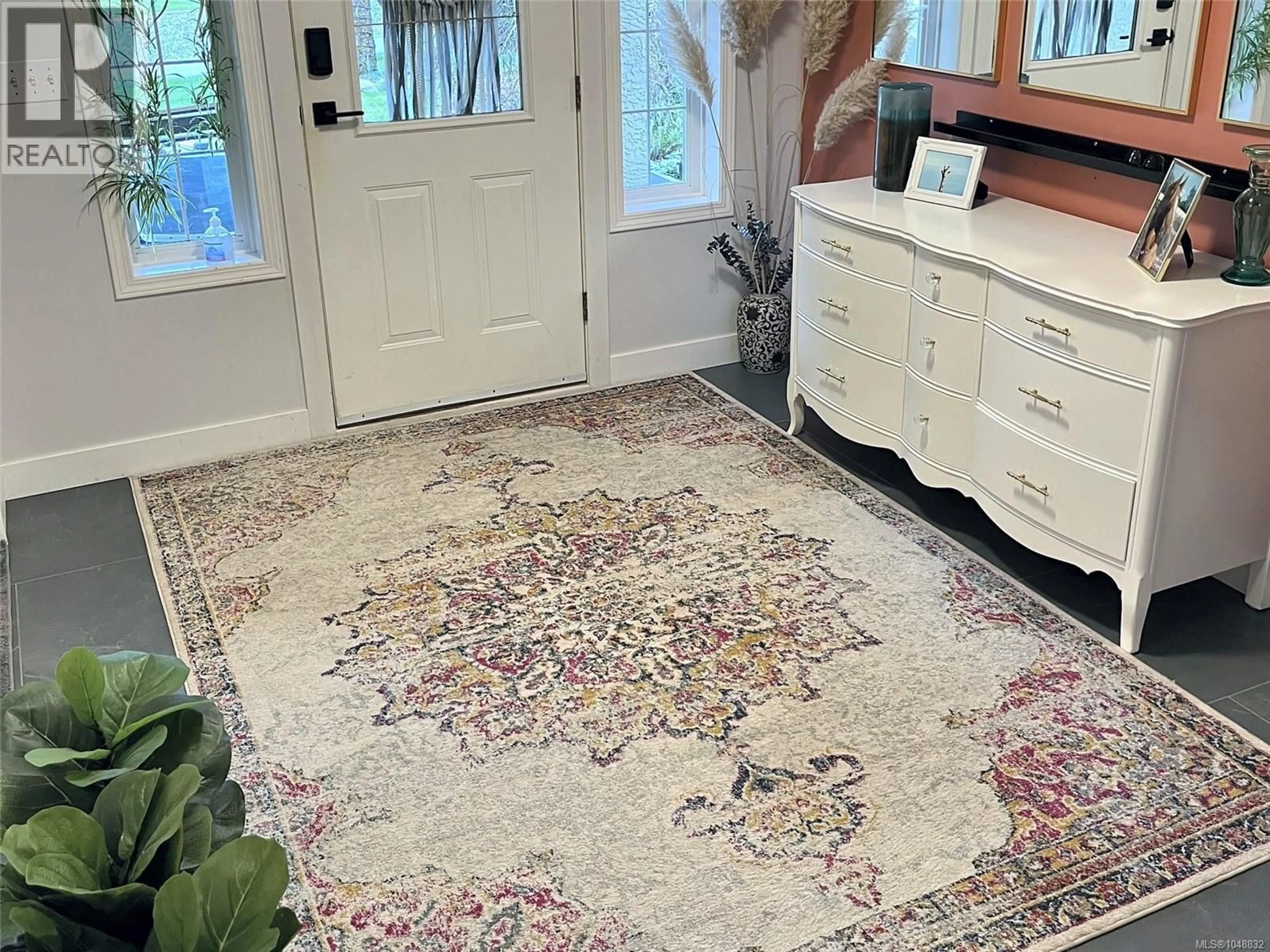 Indoor entryway for 2508 FAWN ROAD, Mill Bay British Columbia V0R1P2
