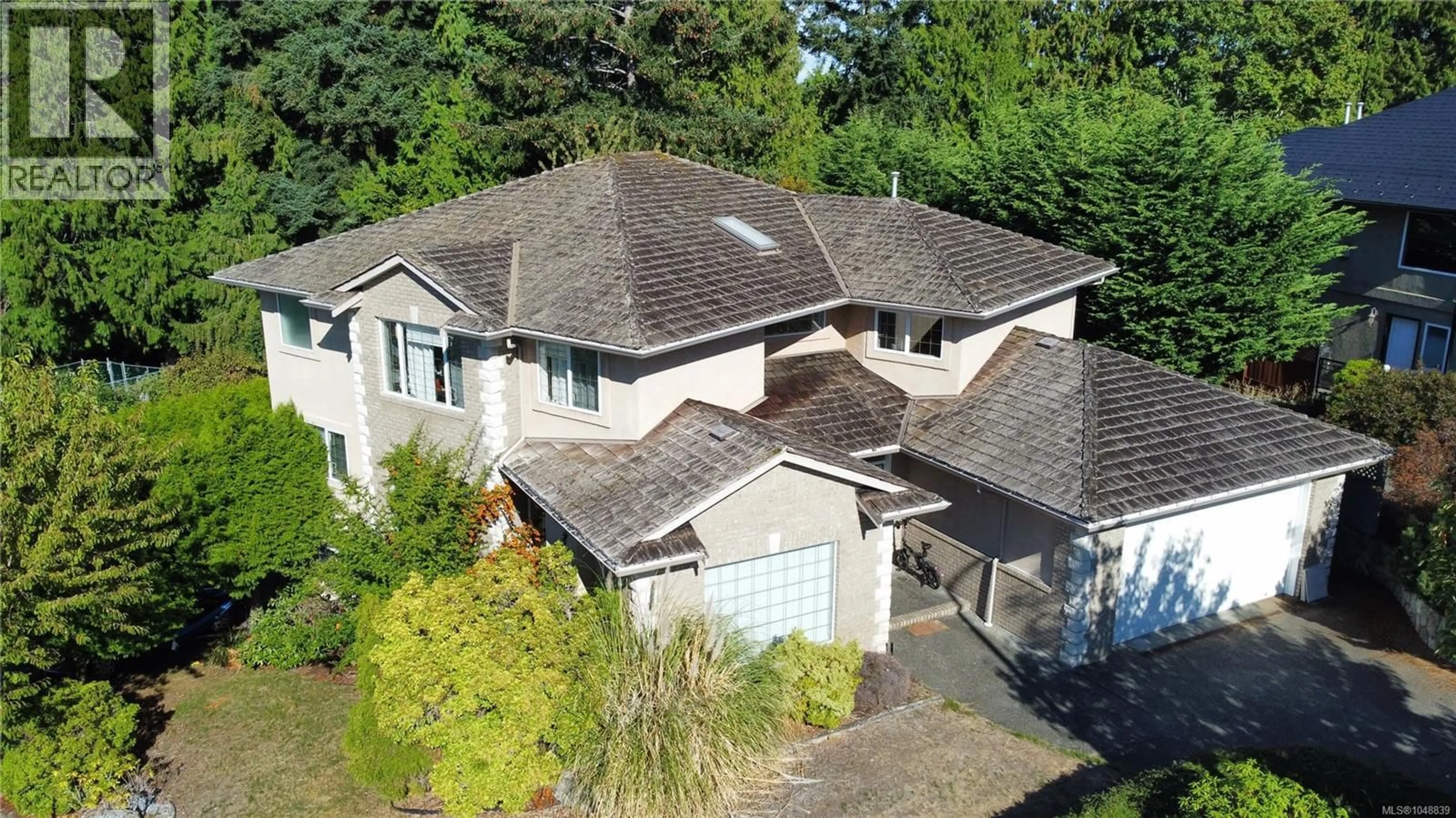 A pic from outside/outdoor area/front of a property/back of a property/a pic from drone, street for 5358 BAYSHORE DRIVE, Nanaimo British Columbia V9V1R4
