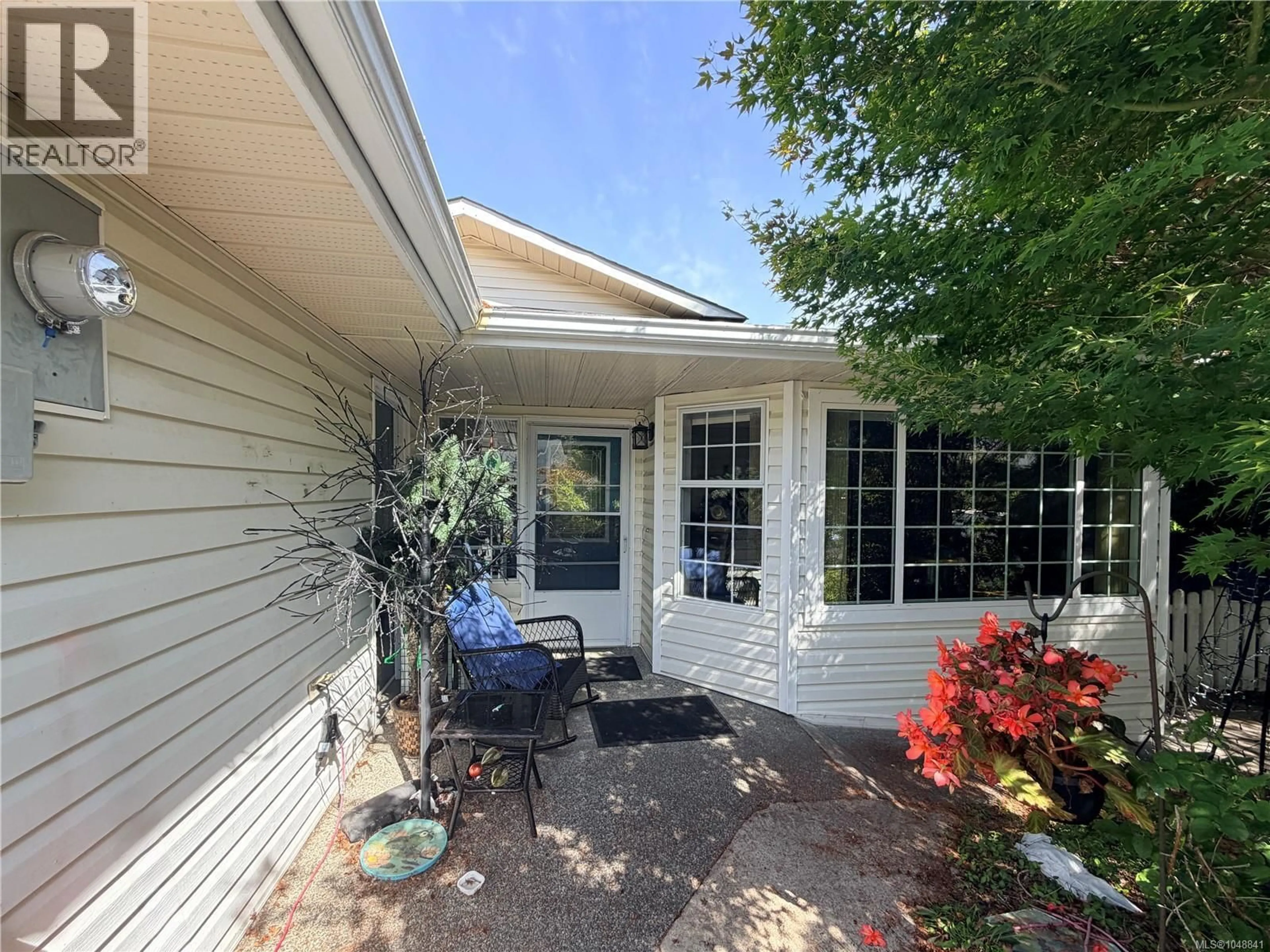 Home with vinyl exterior material, unknown for 555 HOOPER PLACE, Ladysmith British Columbia V9G1W5
