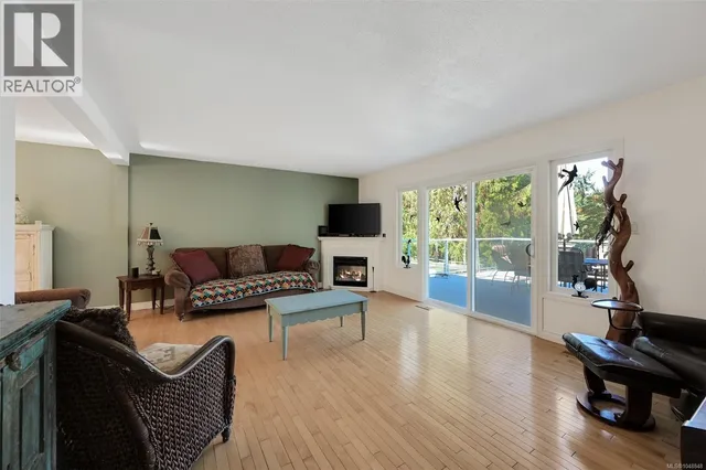 1215 CLOAKE HILL ROAD, North Saanich 5