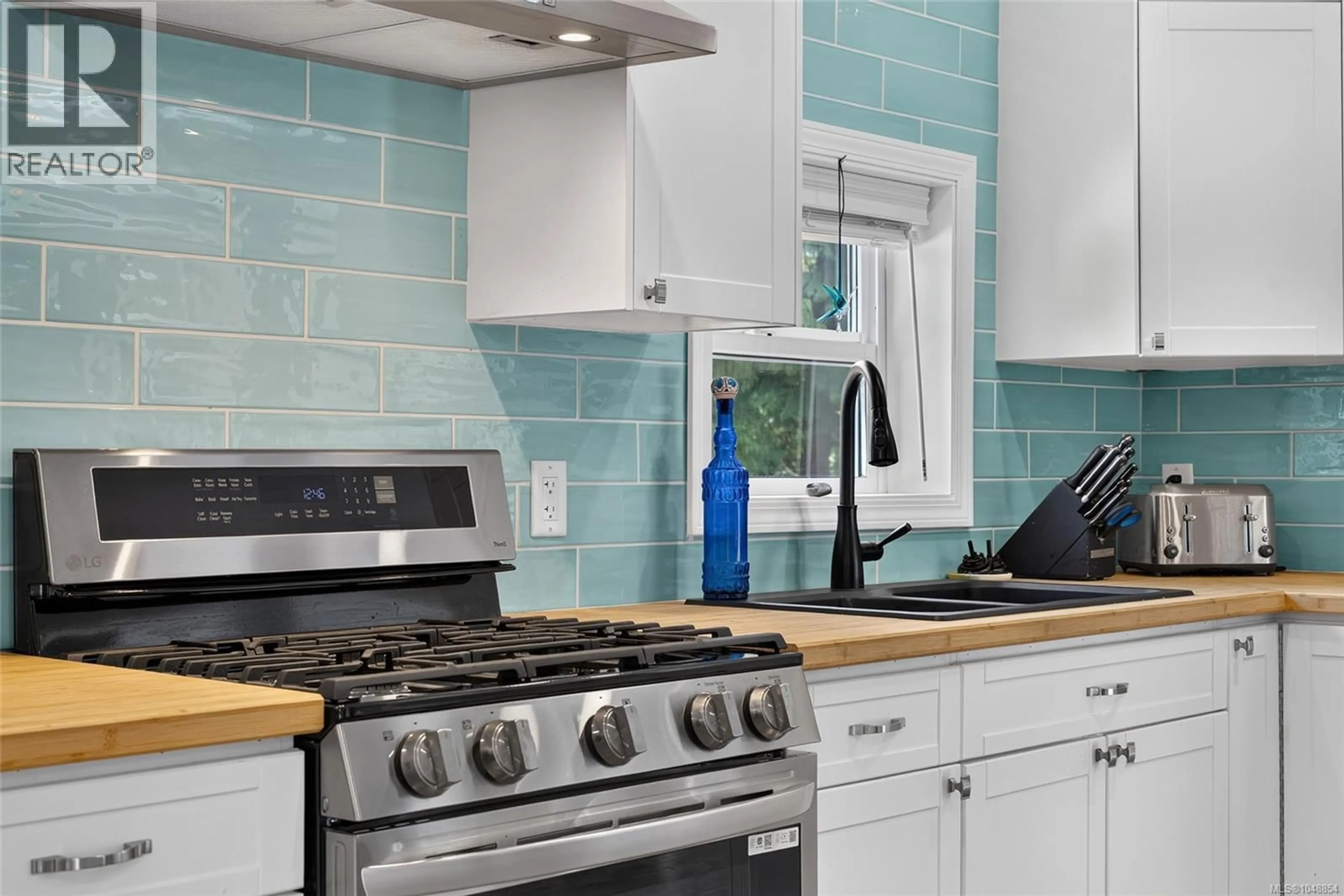Contemporary kitchen, ceramic/tile floor for 450 AURORA STREET, Parksville British Columbia V9P1L3