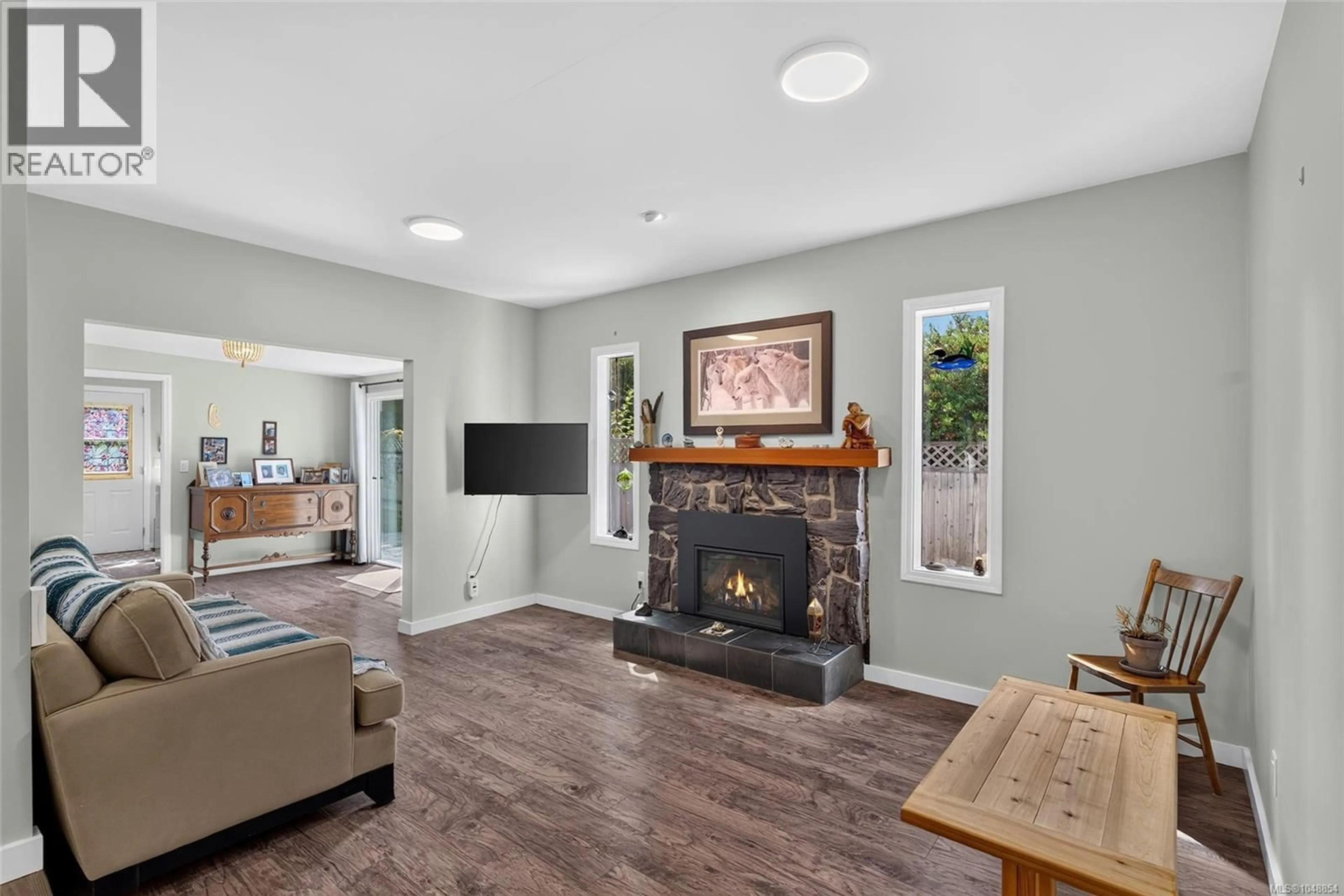 Living room with furniture, unknown for 450 AURORA STREET, Parksville British Columbia V9P1L3