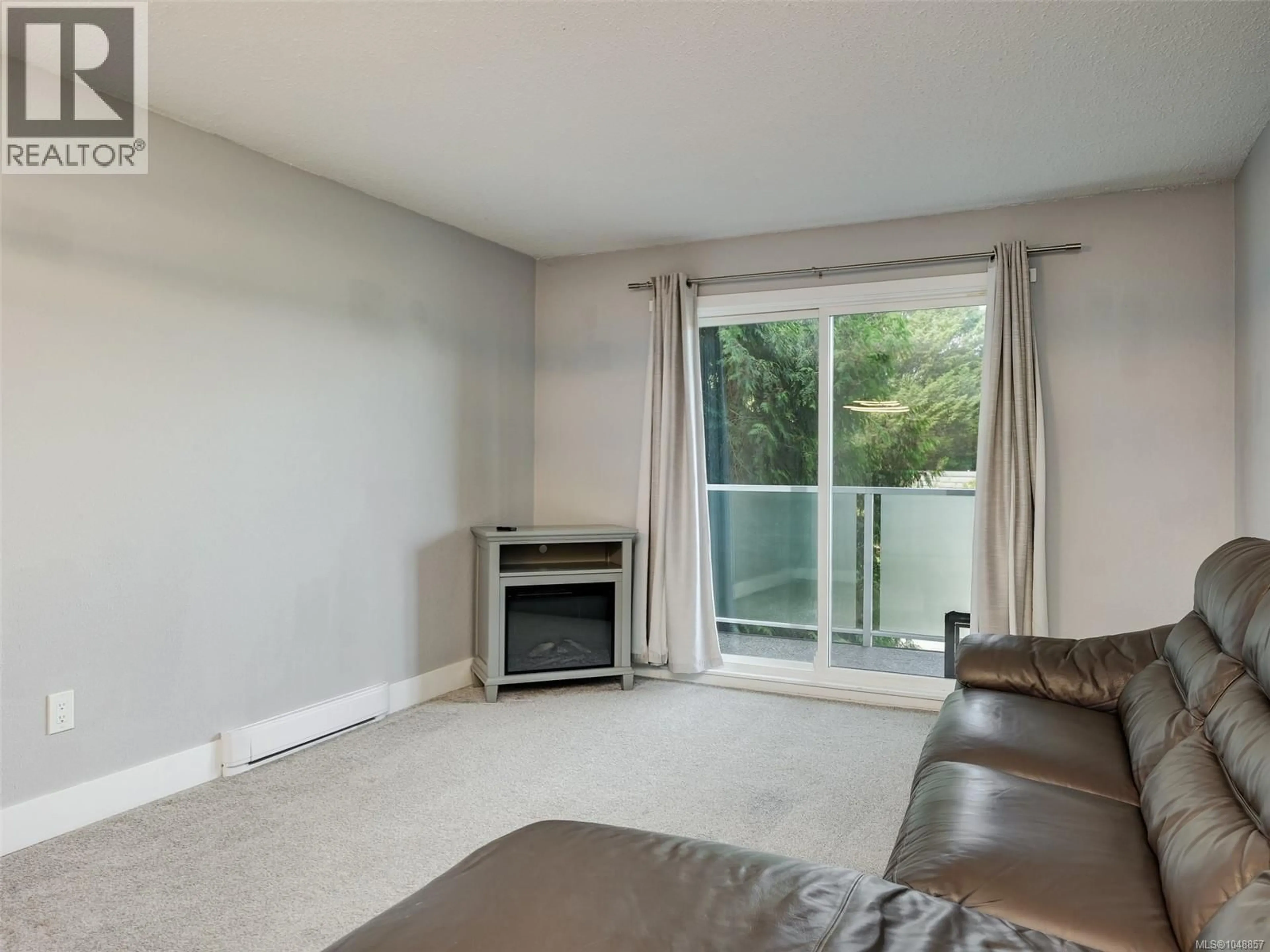 Living room with furniture, unknown for 301 - 3252 GLASGOW AVENUE, Saanich British Columbia V8X1M2