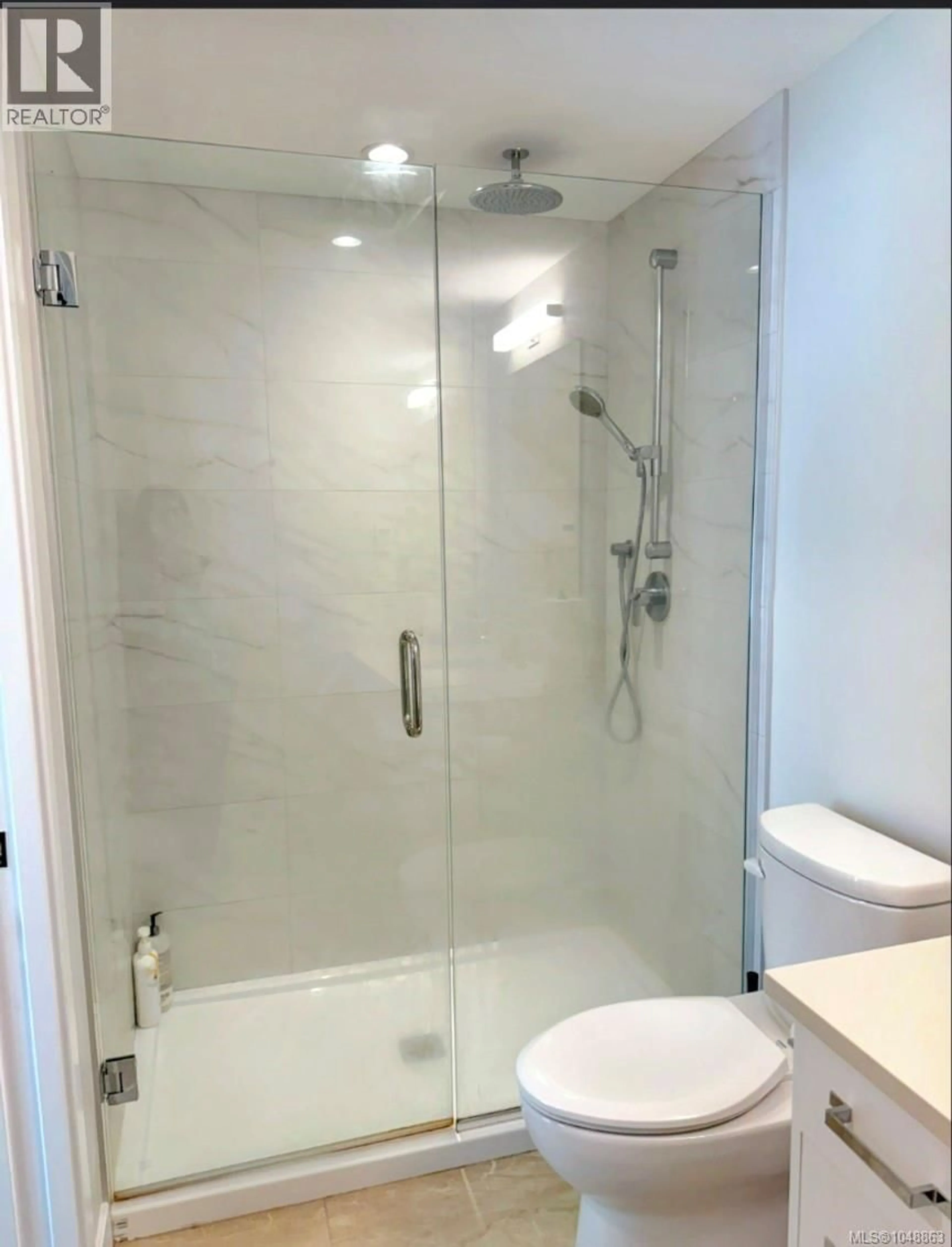 Contemporary bathroom, ceramic/tile floor for 107 - 4030 SHELBOURNE STREET, Saanich British Columbia V8N3E4