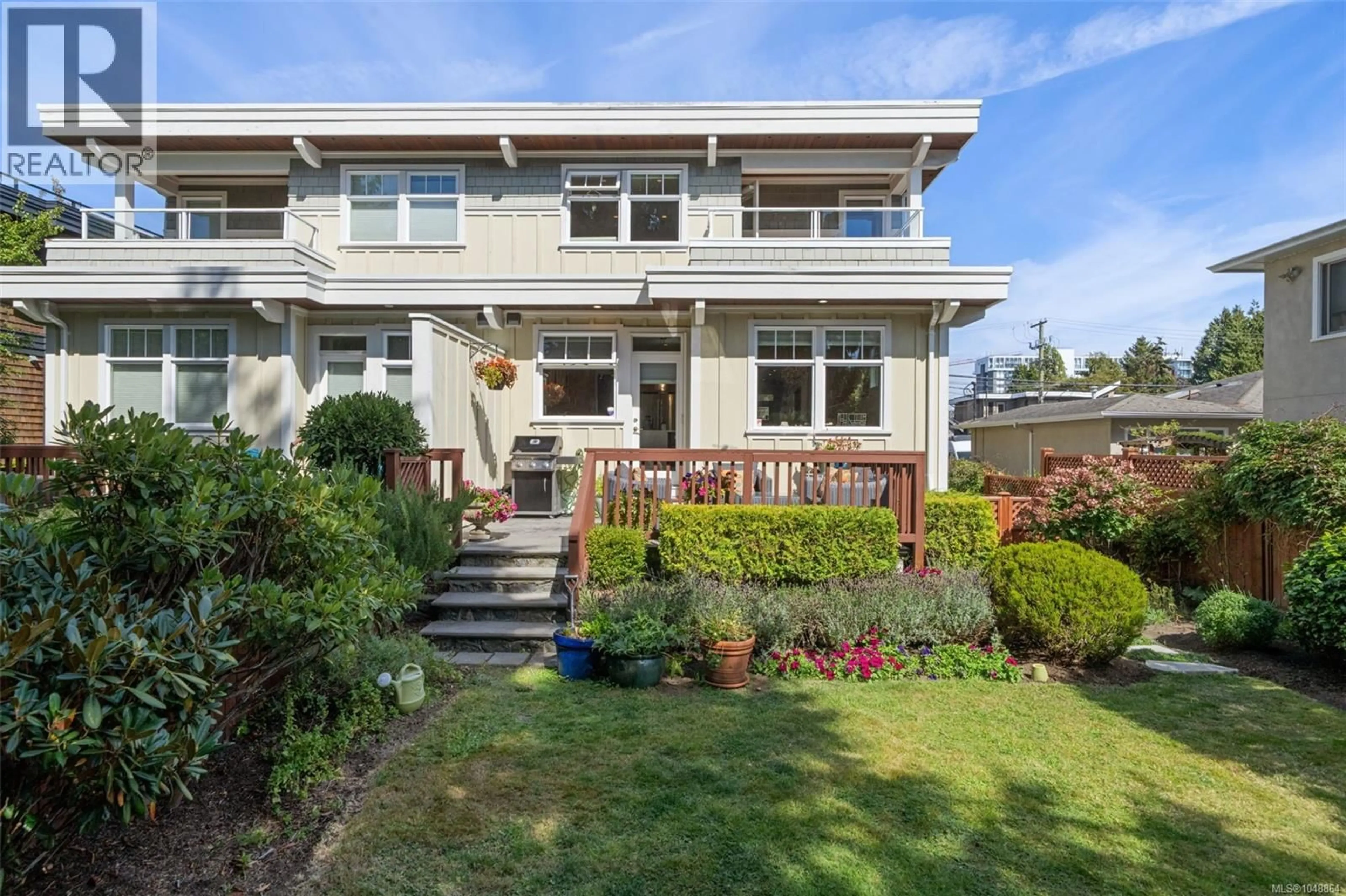 Home with vinyl exterior material, street for 219 MICHIGAN STREET, Victoria British Columbia V8V1R4