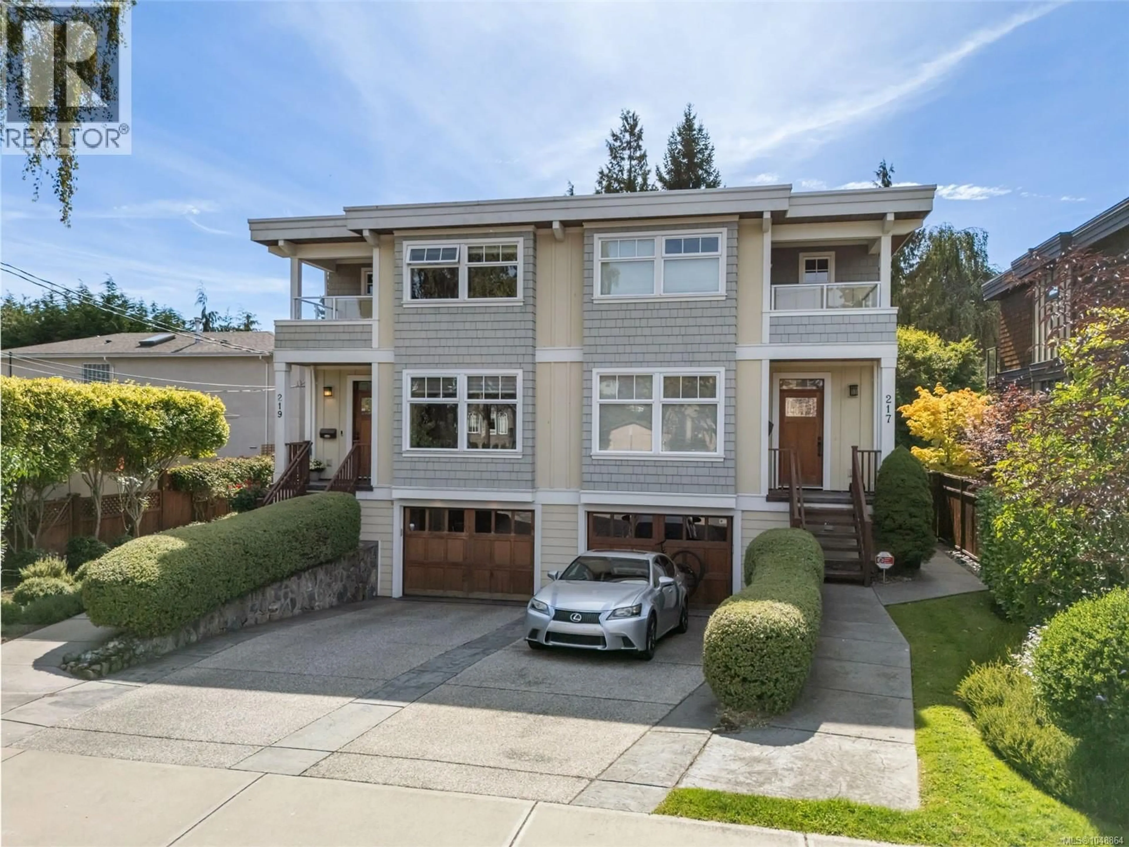 Home with vinyl exterior material, street for 219 MICHIGAN STREET, Victoria British Columbia V8V1R4