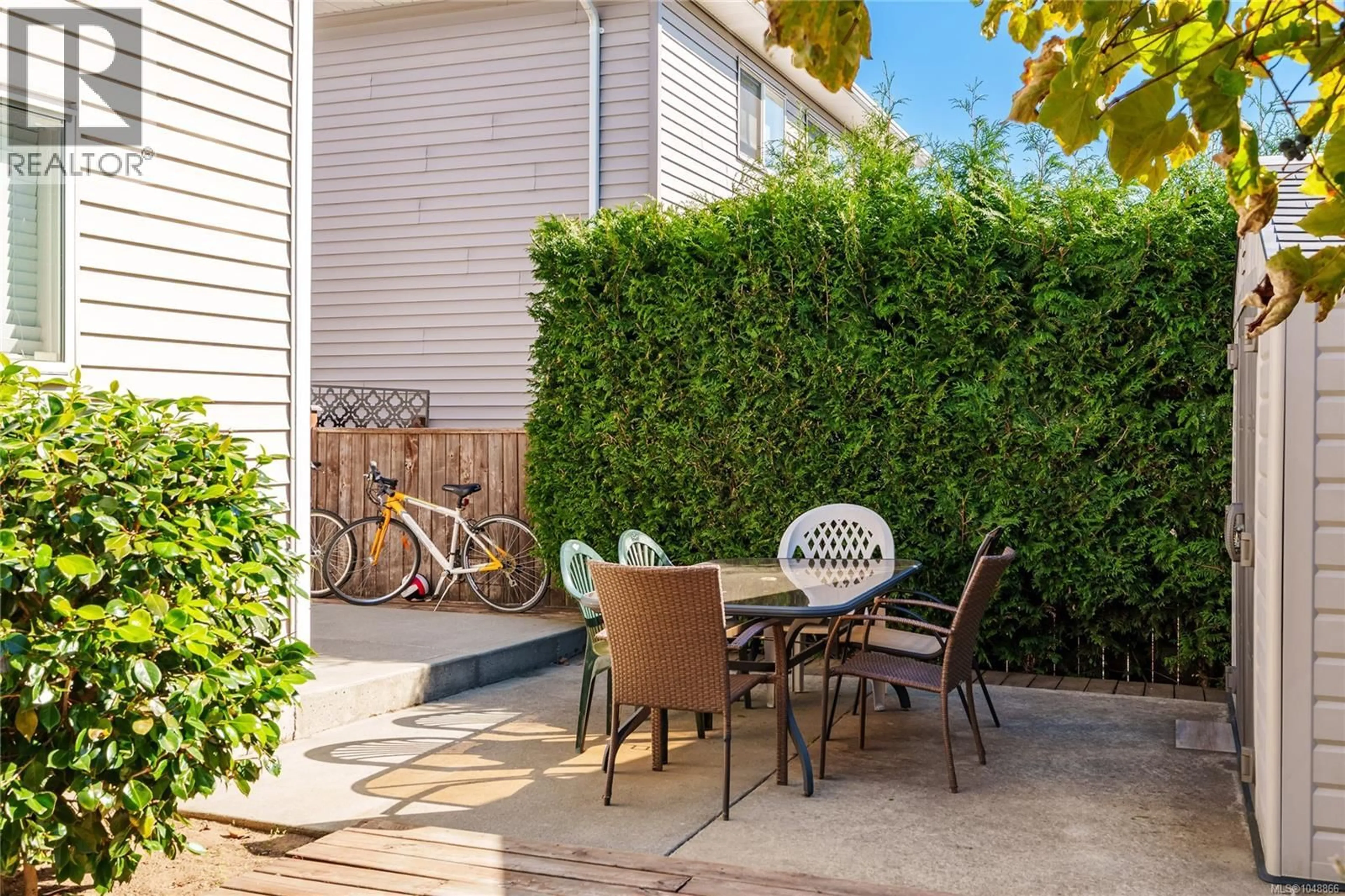 Patio, street for 611 SANDY COURT, Nanaimo British Columbia V9R1M1