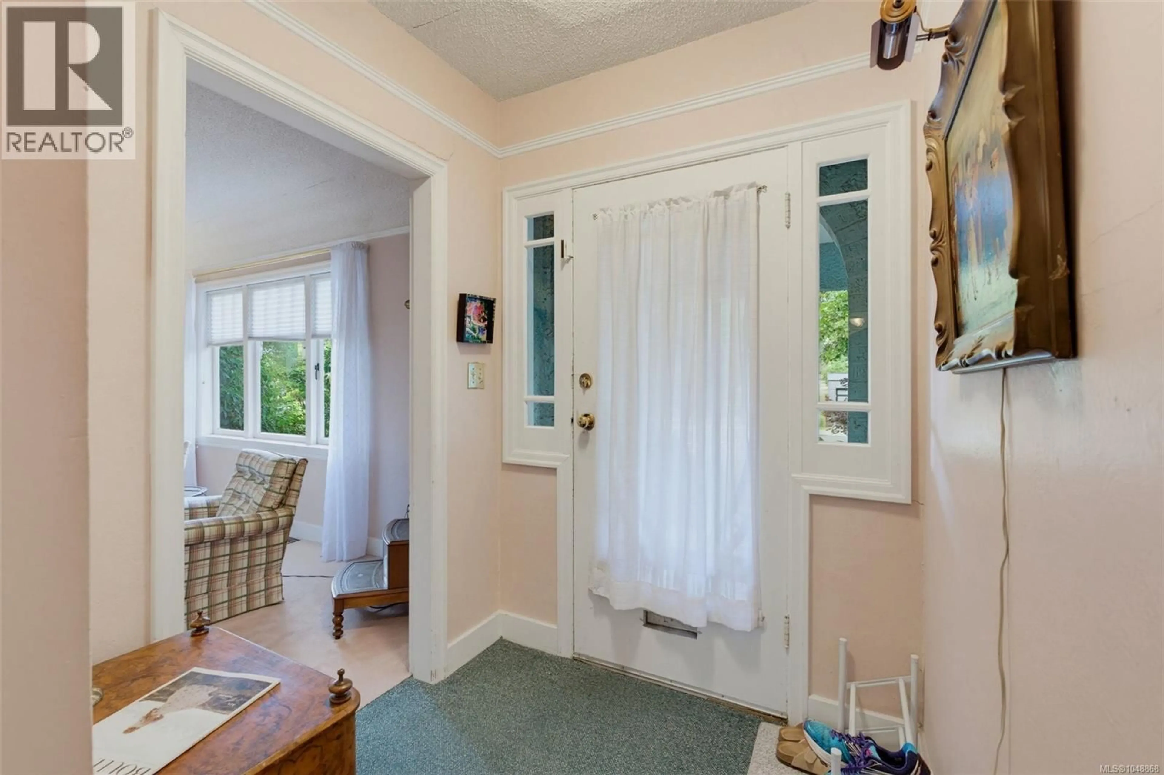 Indoor foyer for 817 ST. PATRICK STREET, Oak Bay British Columbia V8S4X7