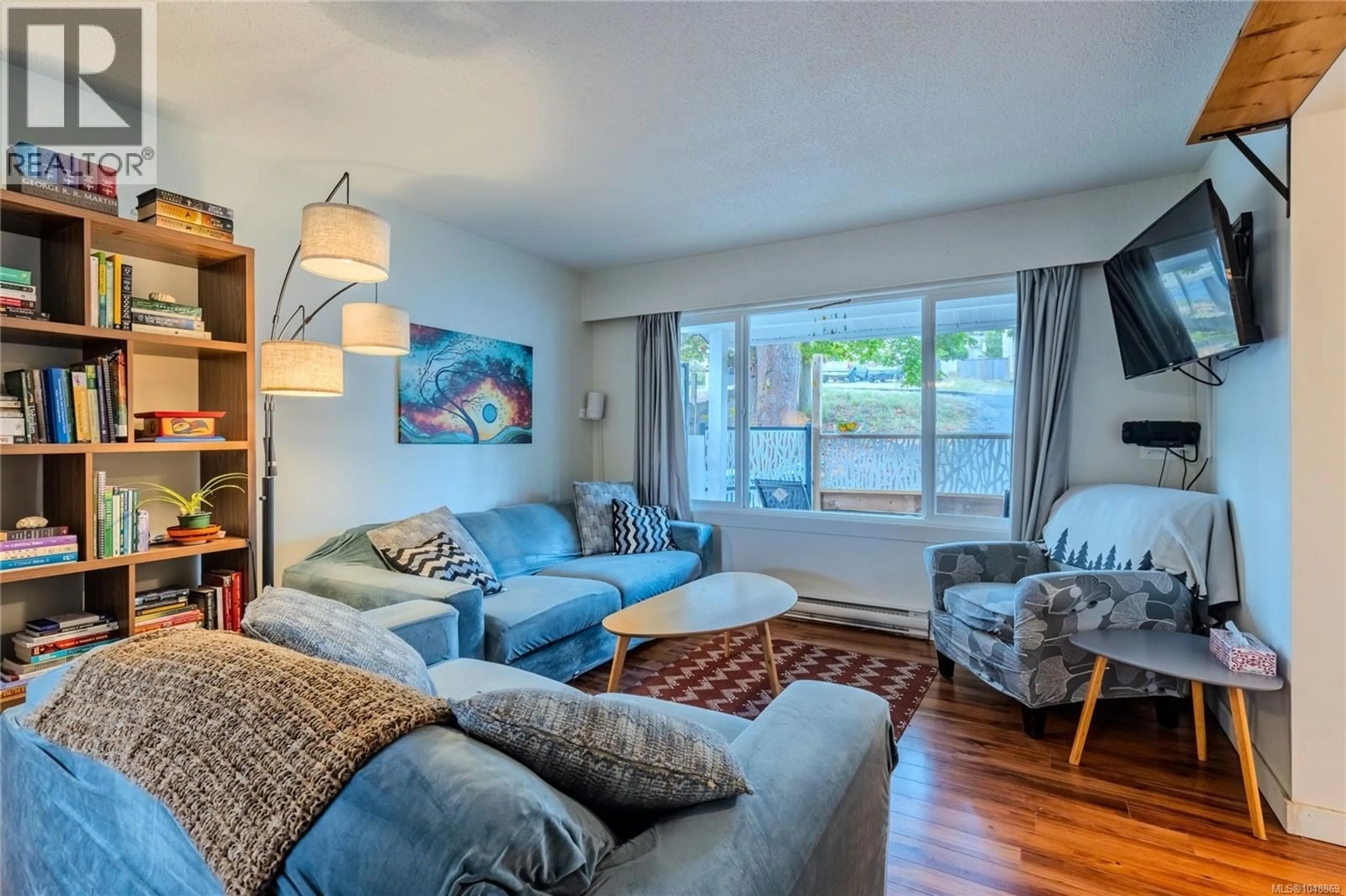 Living room with furniture, unknown for 832 HOLLY HILL ROAD, Nanaimo British Columbia V9R5T1