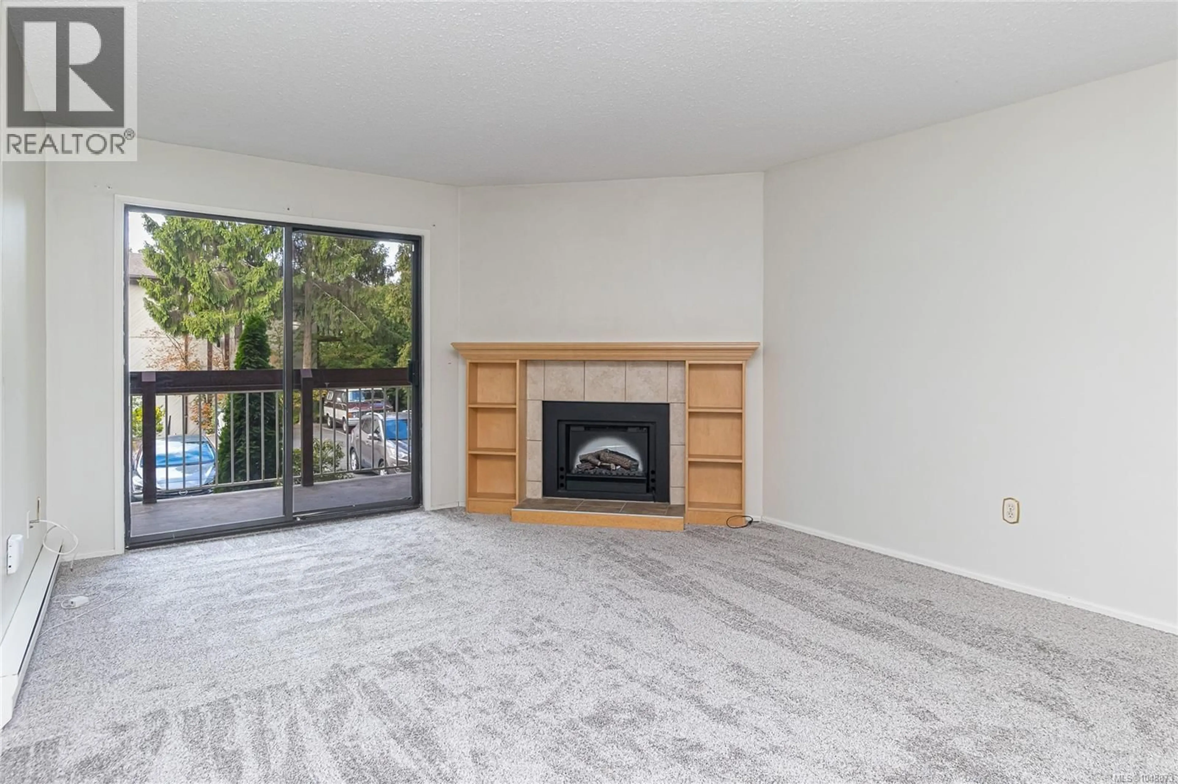 Living room with furniture, unknown for 204 - 81 GORGE ROAD WEST, Saanich British Columbia V9A1L9