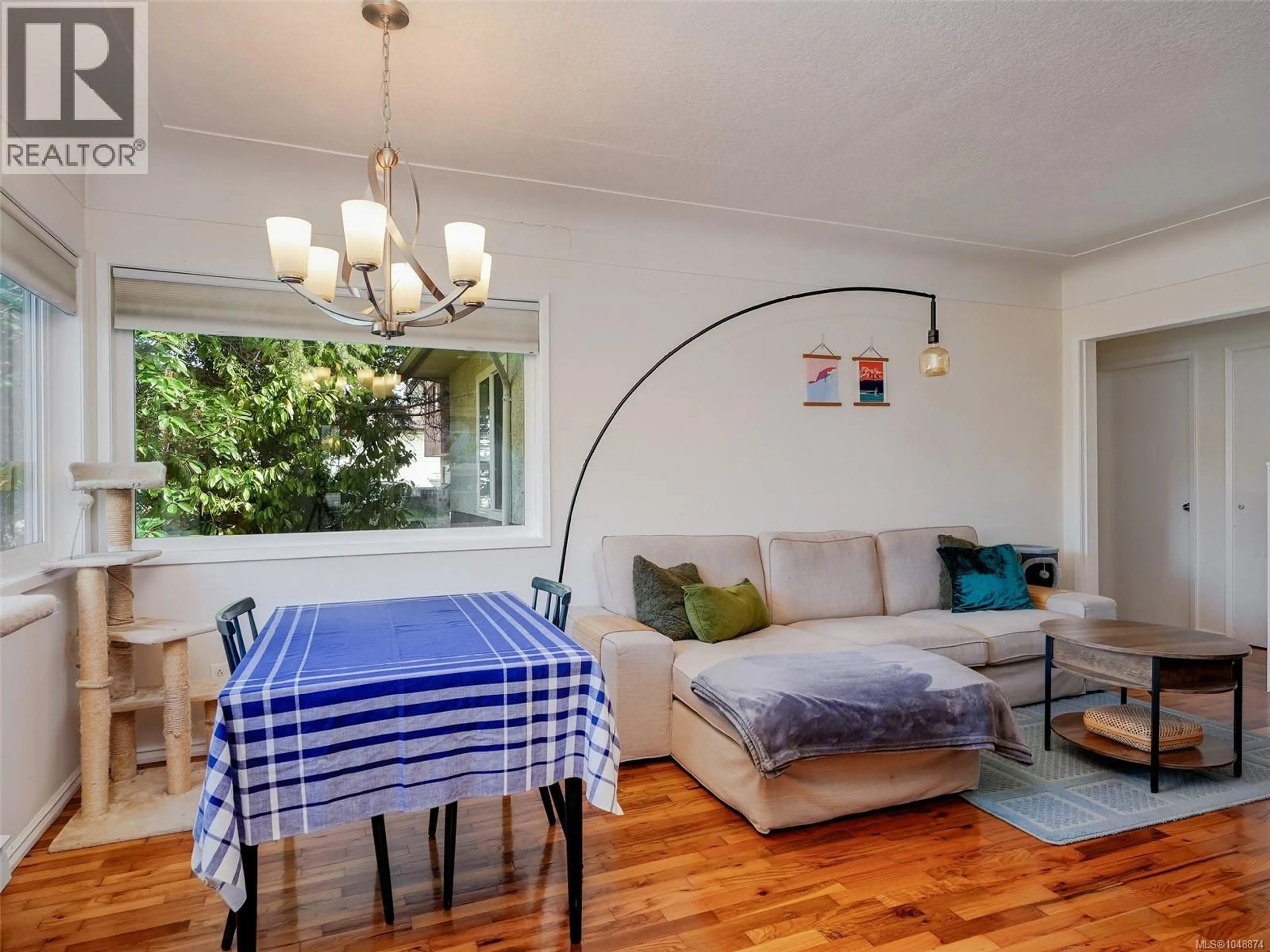 Living room with furniture, wood/laminate floor for 2119 BAKERVIEW PLACE, North Saanich British Columbia V8L1G1