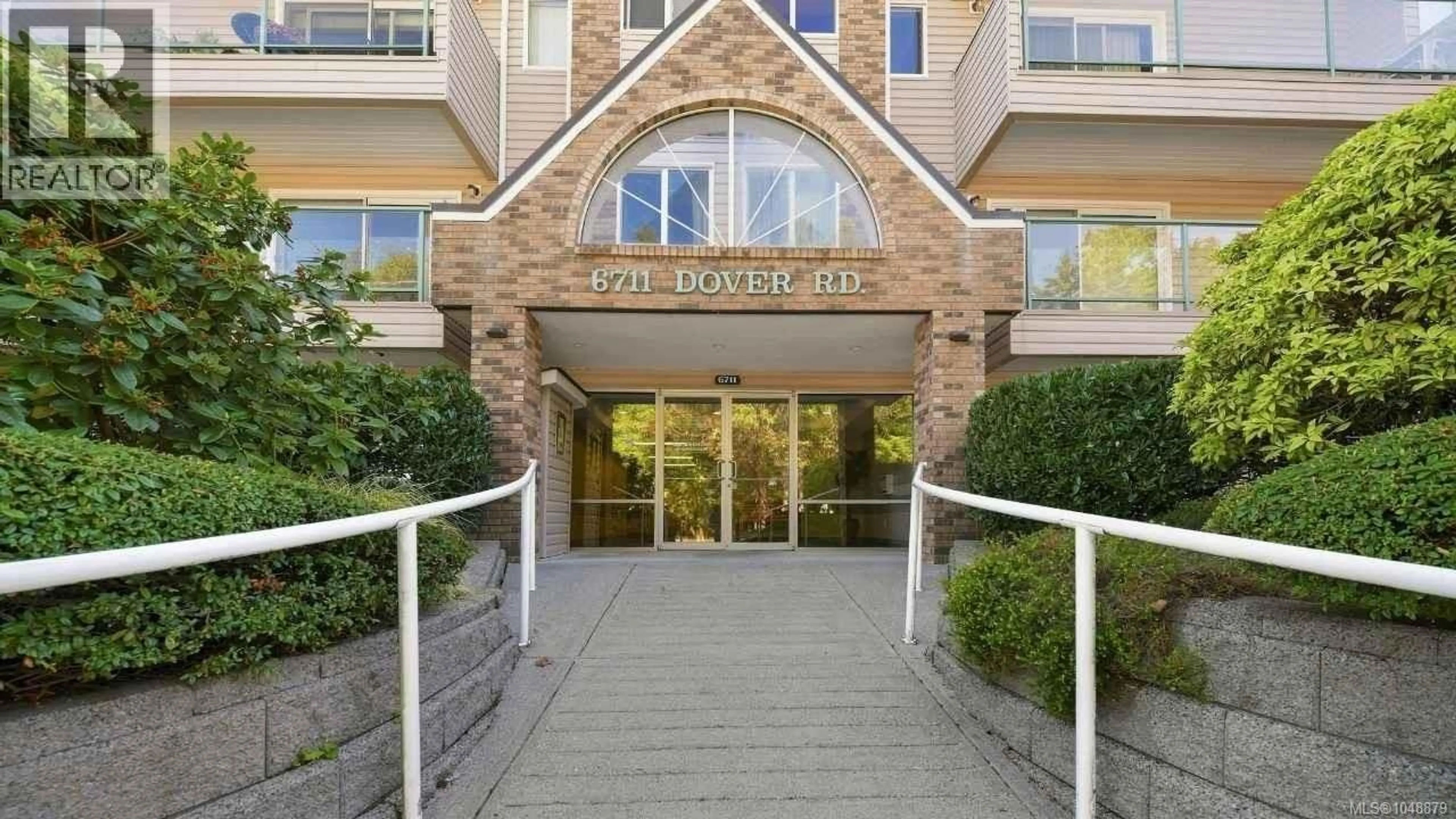 Indoor foyer for 422 - 6711 DOVER ROAD, Nanaimo British Columbia V9V1L9
