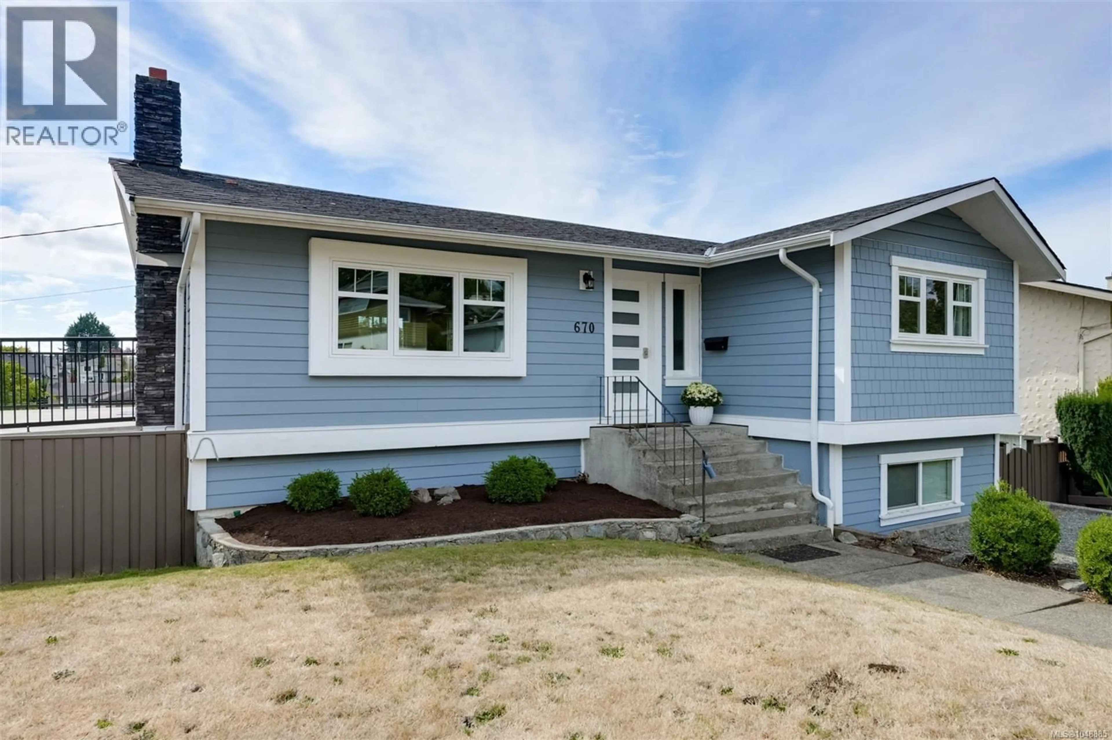 Home with vinyl exterior material, street for 670 POLYANTHUS CRESCENT, Saanich British Columbia V8P4H4