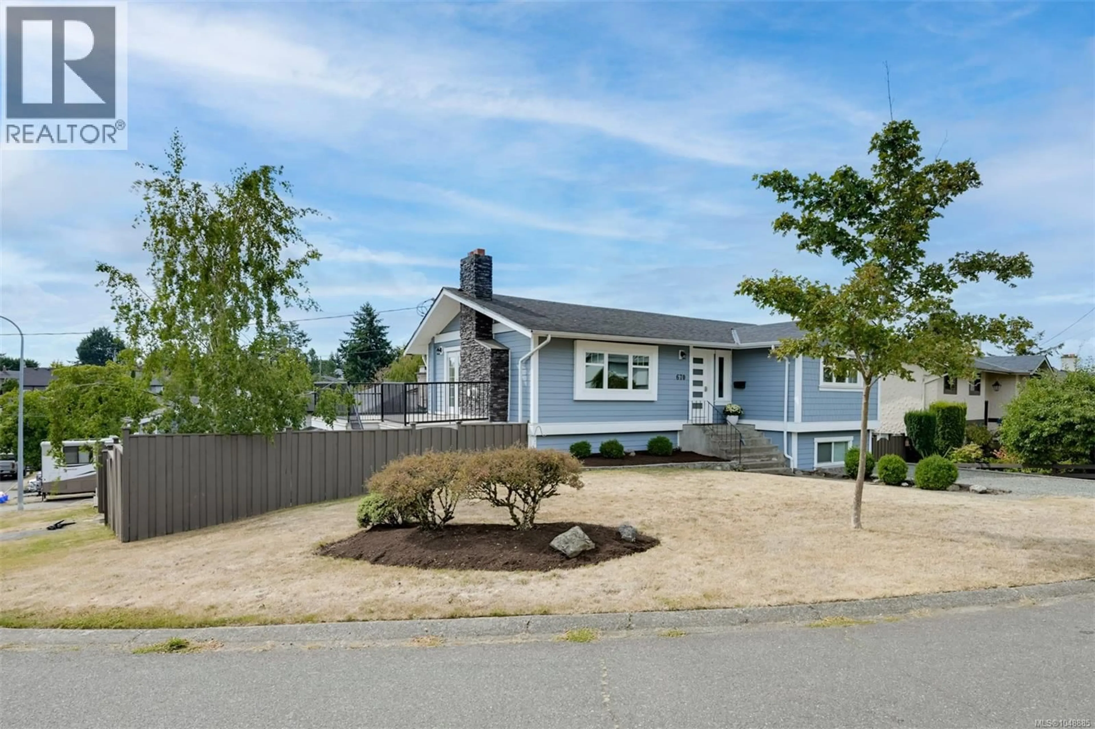 Home with vinyl exterior material, street for 670 POLYANTHUS CRESCENT, Saanich British Columbia V8P4H4
