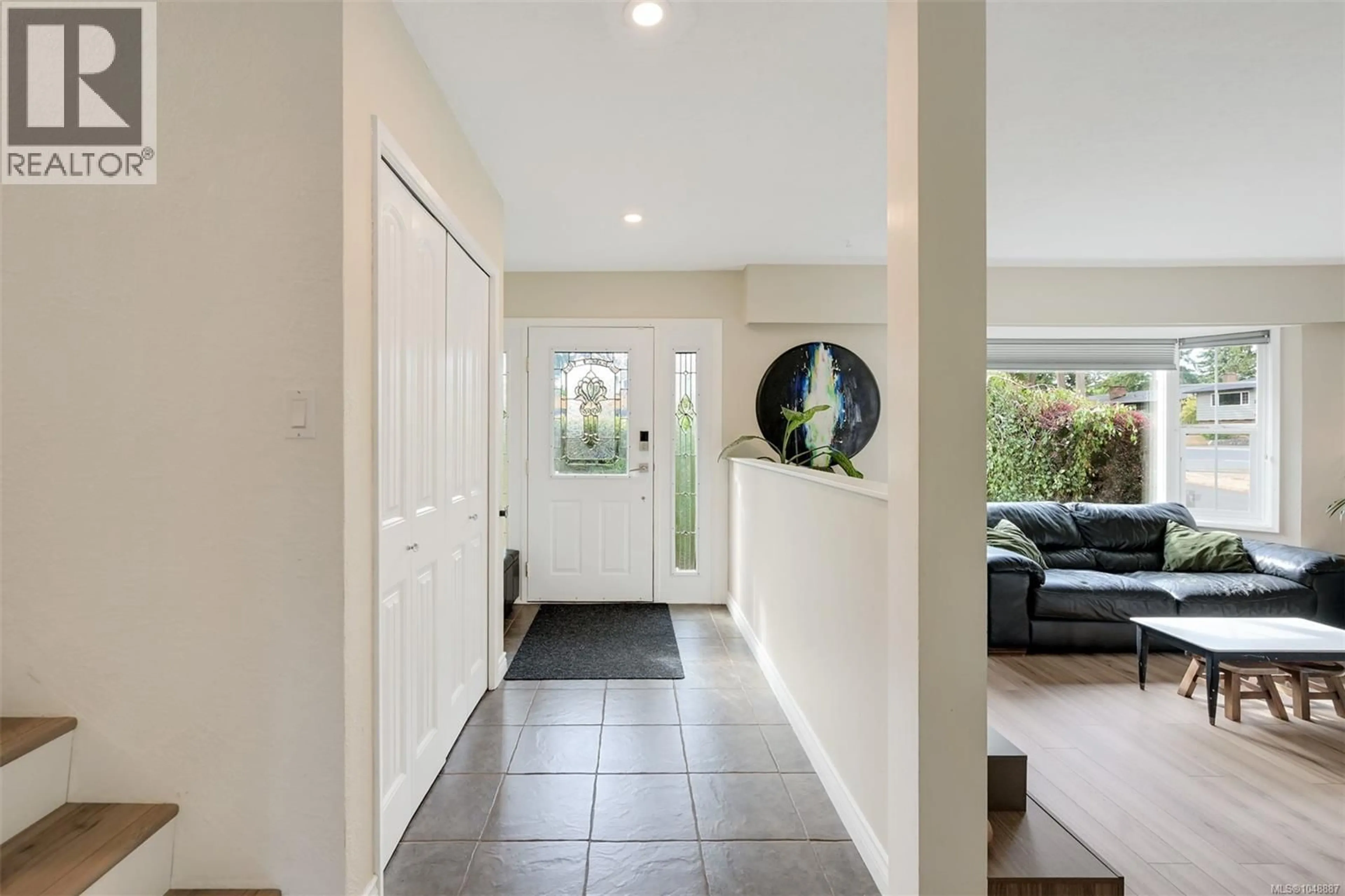 Indoor entryway for 2280 ALDEANE AVENUE, Colwood British Columbia V9B2C7