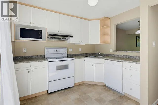 59 - 3987 GORDON HEAD ROAD, Saanich 3