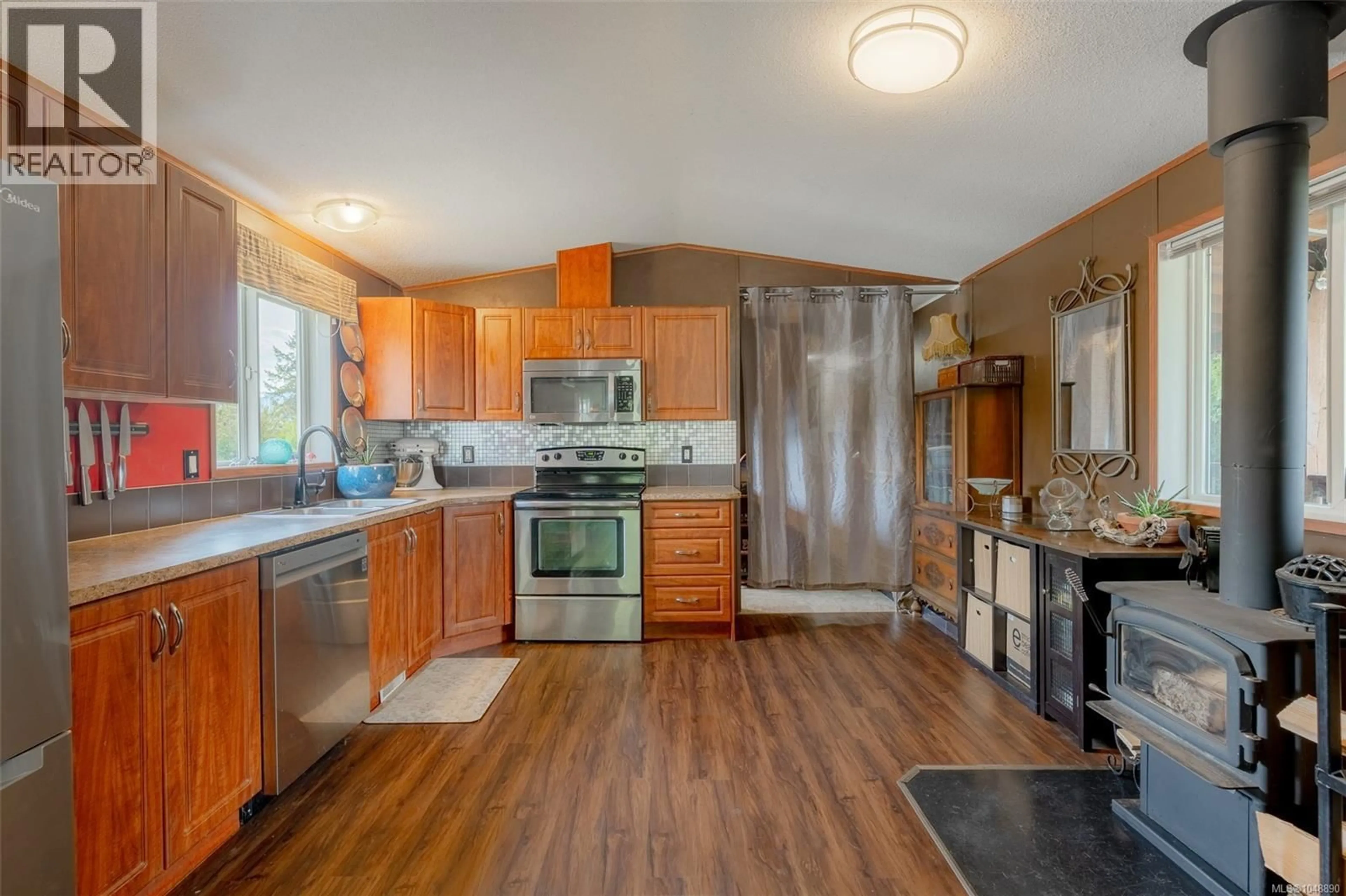 Open concept kitchen, unknown for 5686 BEAVER CREEK ROAD, Port Alberni British Columbia V9Y4Z9