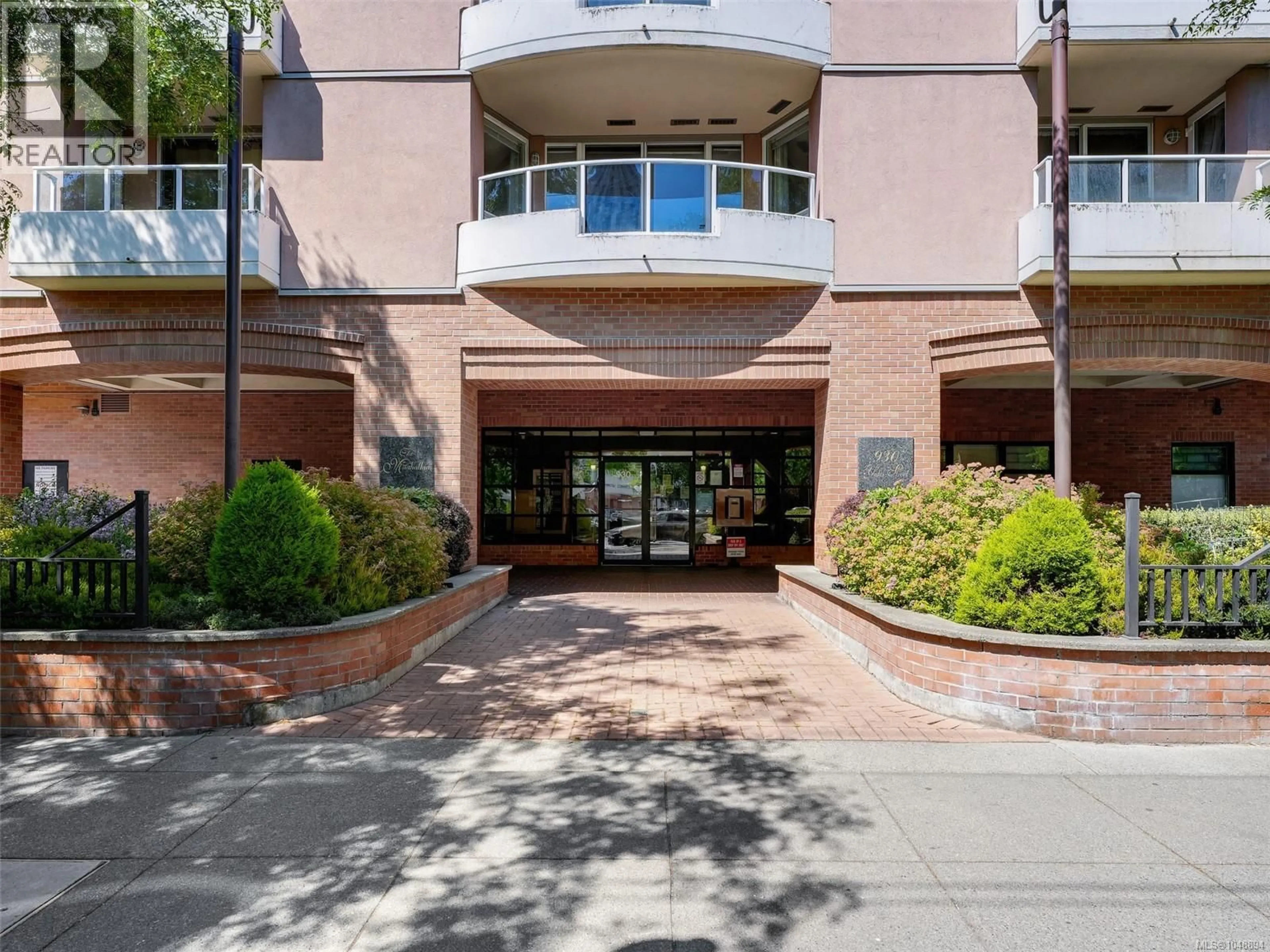 Indoor foyer for 205 - 930 YATES STREET, Victoria British Columbia V8V4Z3