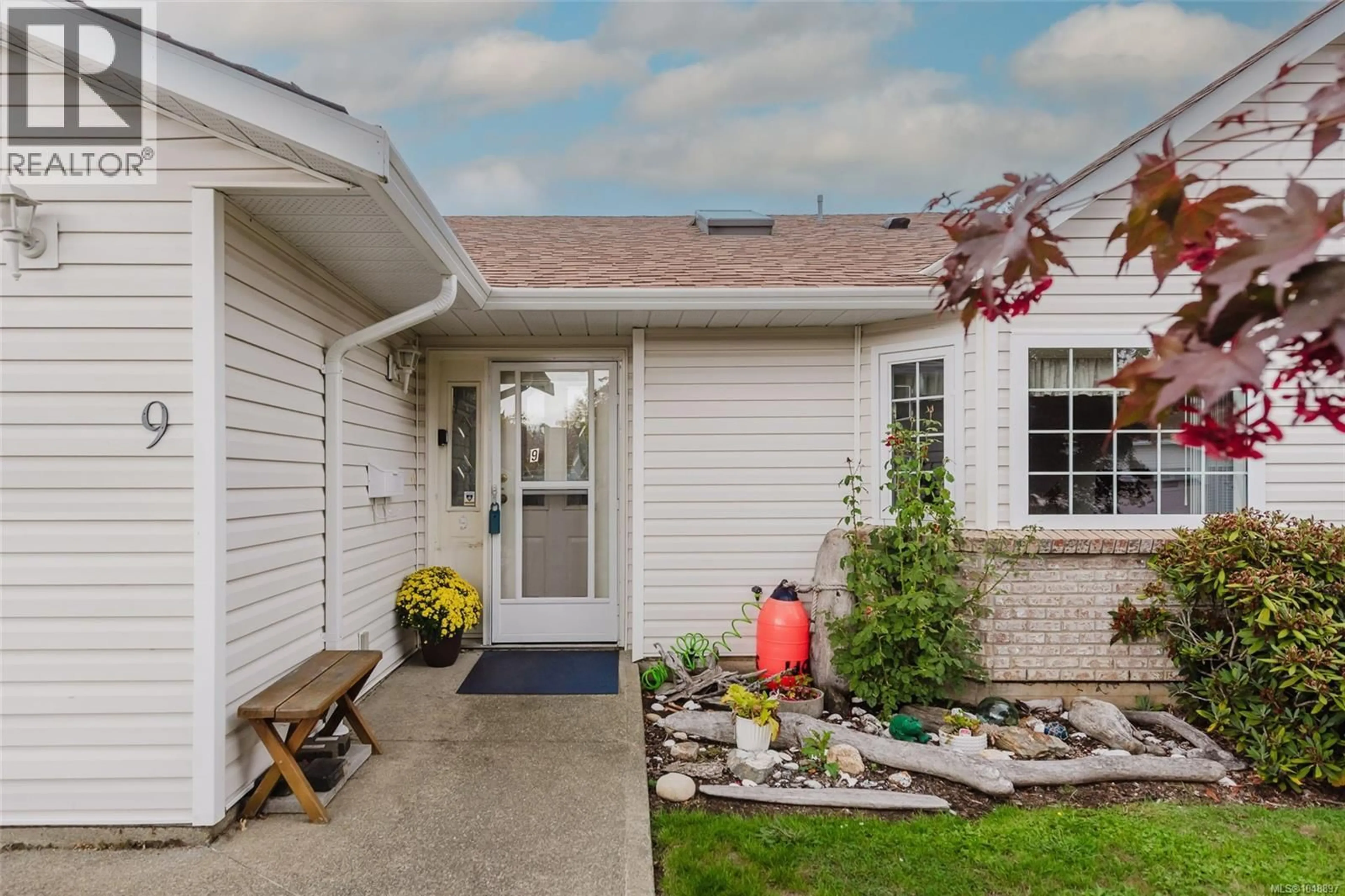 Home with vinyl exterior material, street for 9 - 1351 TUNNER DRIVE, Courtenay British Columbia V9N8V6