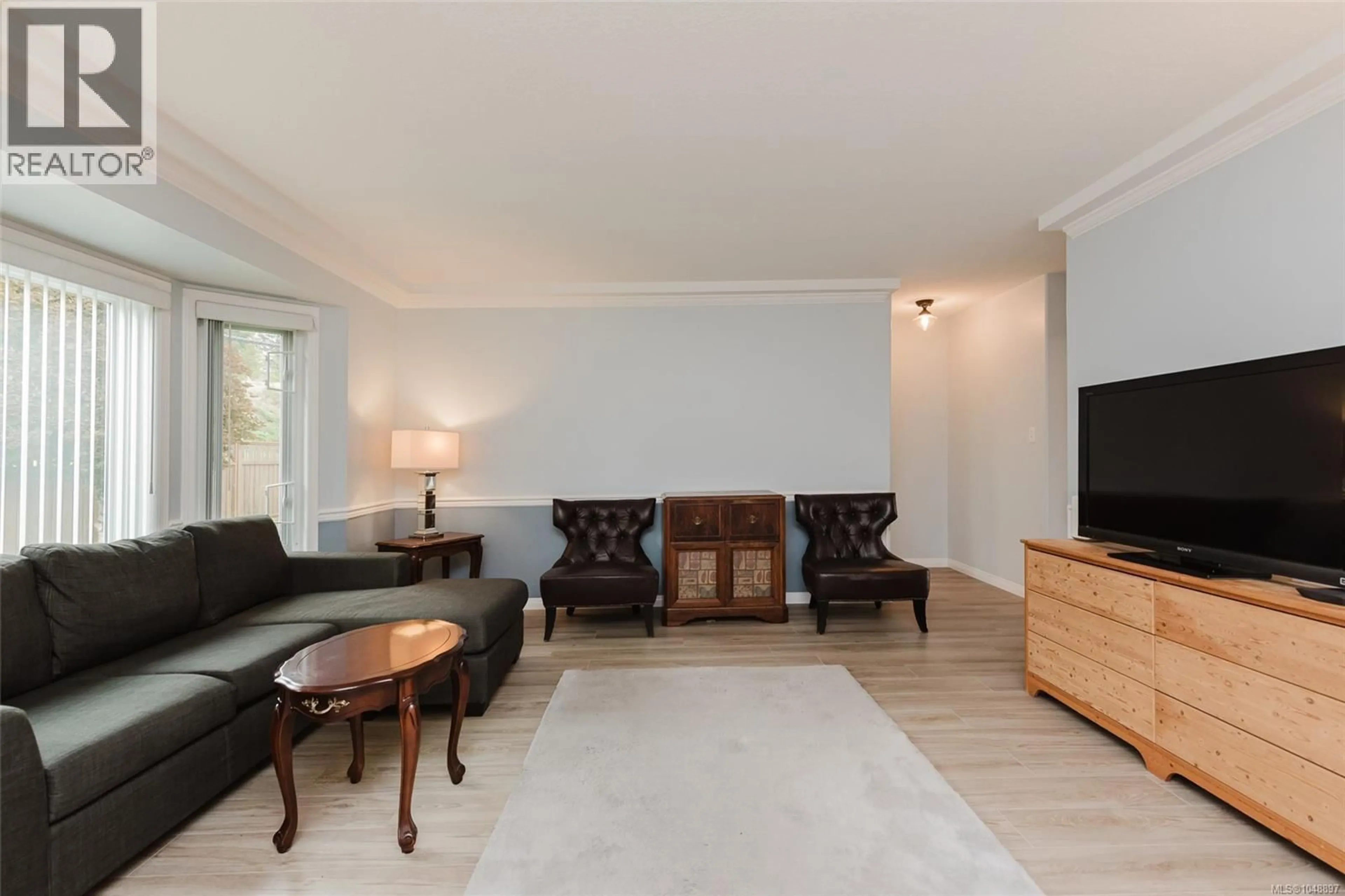Living room with furniture, wood/laminate floor for 9 - 1351 TUNNER DRIVE, Courtenay British Columbia V9N8V6