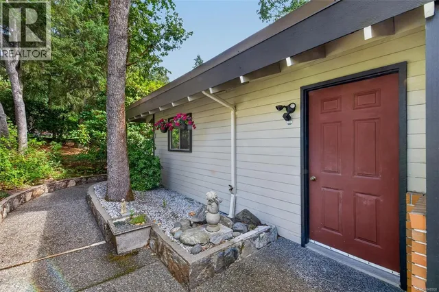 6 - 909 CAROLWOOD DRIVE, Saanich 5