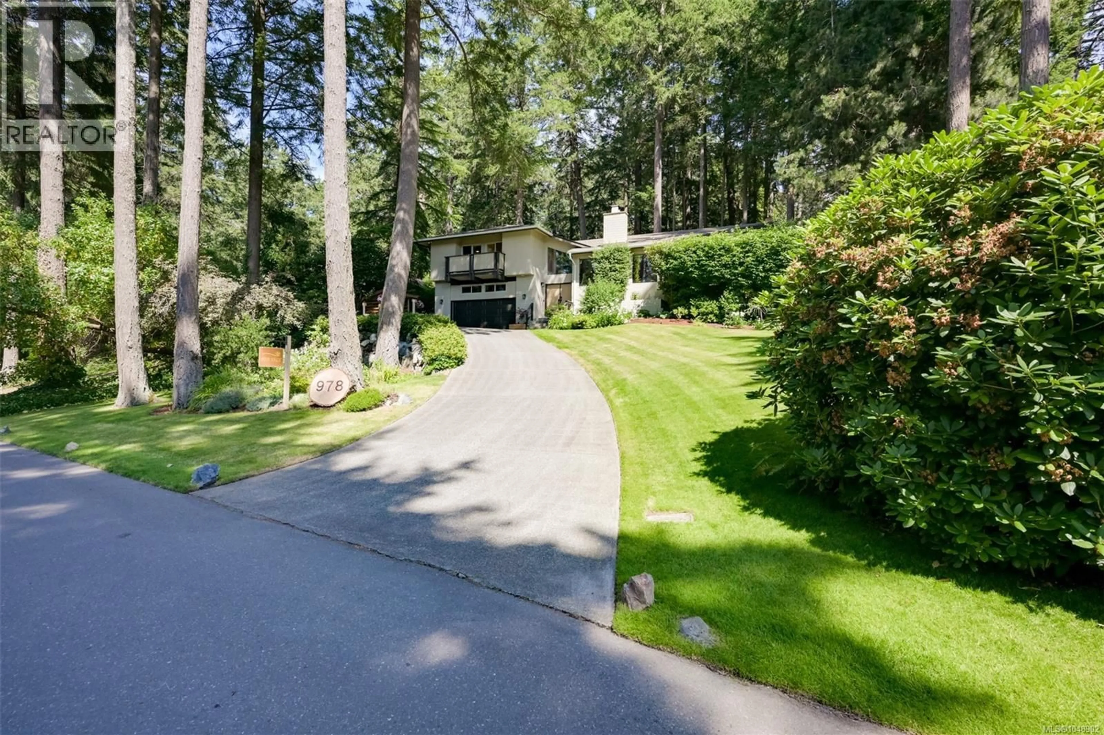 A pic from outside/outdoor area/front of a property/back of a property/a pic from drone, forest/trees view for 978 FIR TREE GLEN, Saanich British Columbia V8X5B7