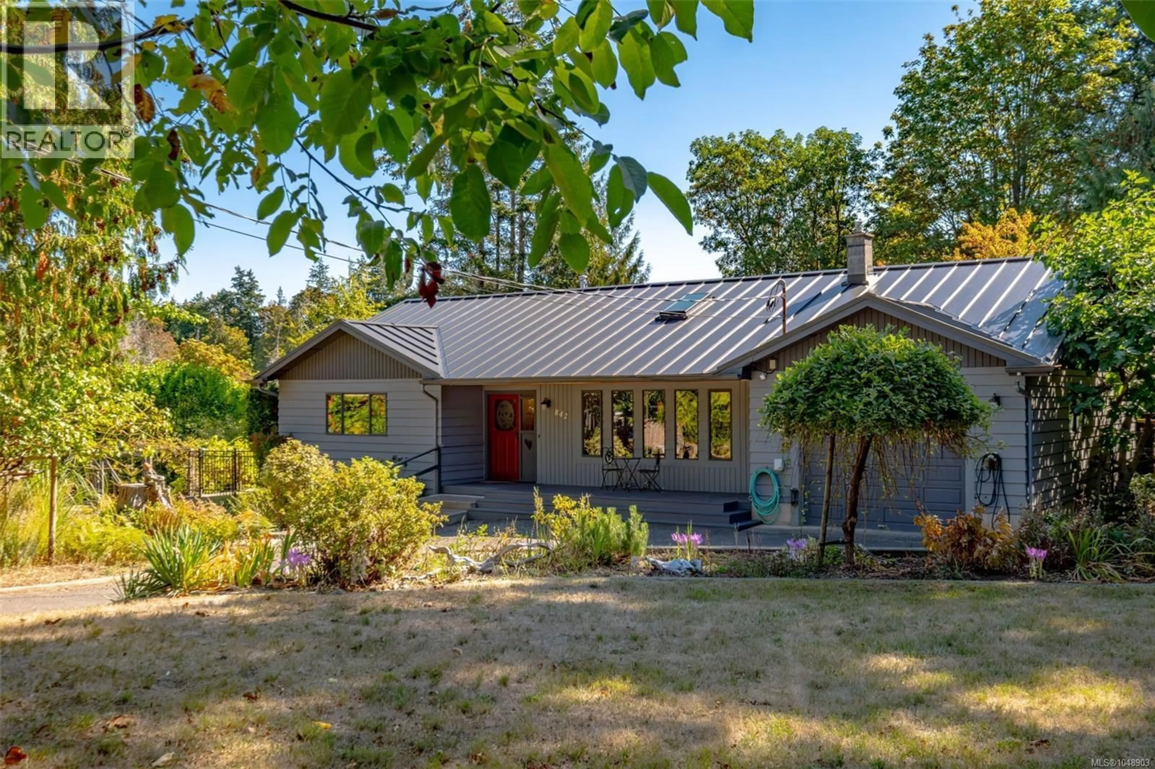 A pic from outside/outdoor area/front of a property/back of a property/a pic from drone, street for 842 WOODLAND DRIVE, Parksville British Columbia V9P1Z2
