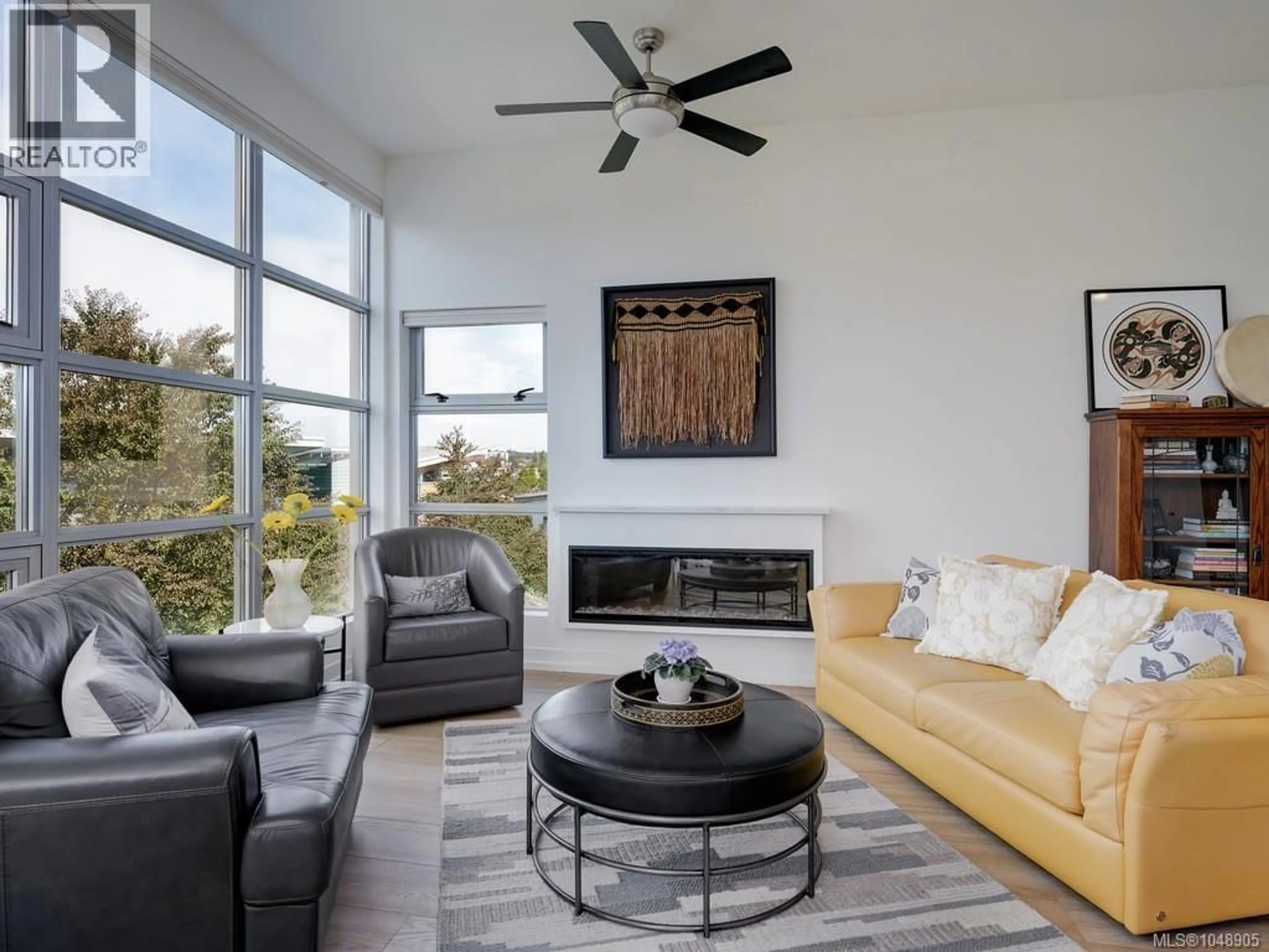 Living room with furniture, unknown for 401 - 797 TYEE ROAD, Victoria British Columbia V9A7R4