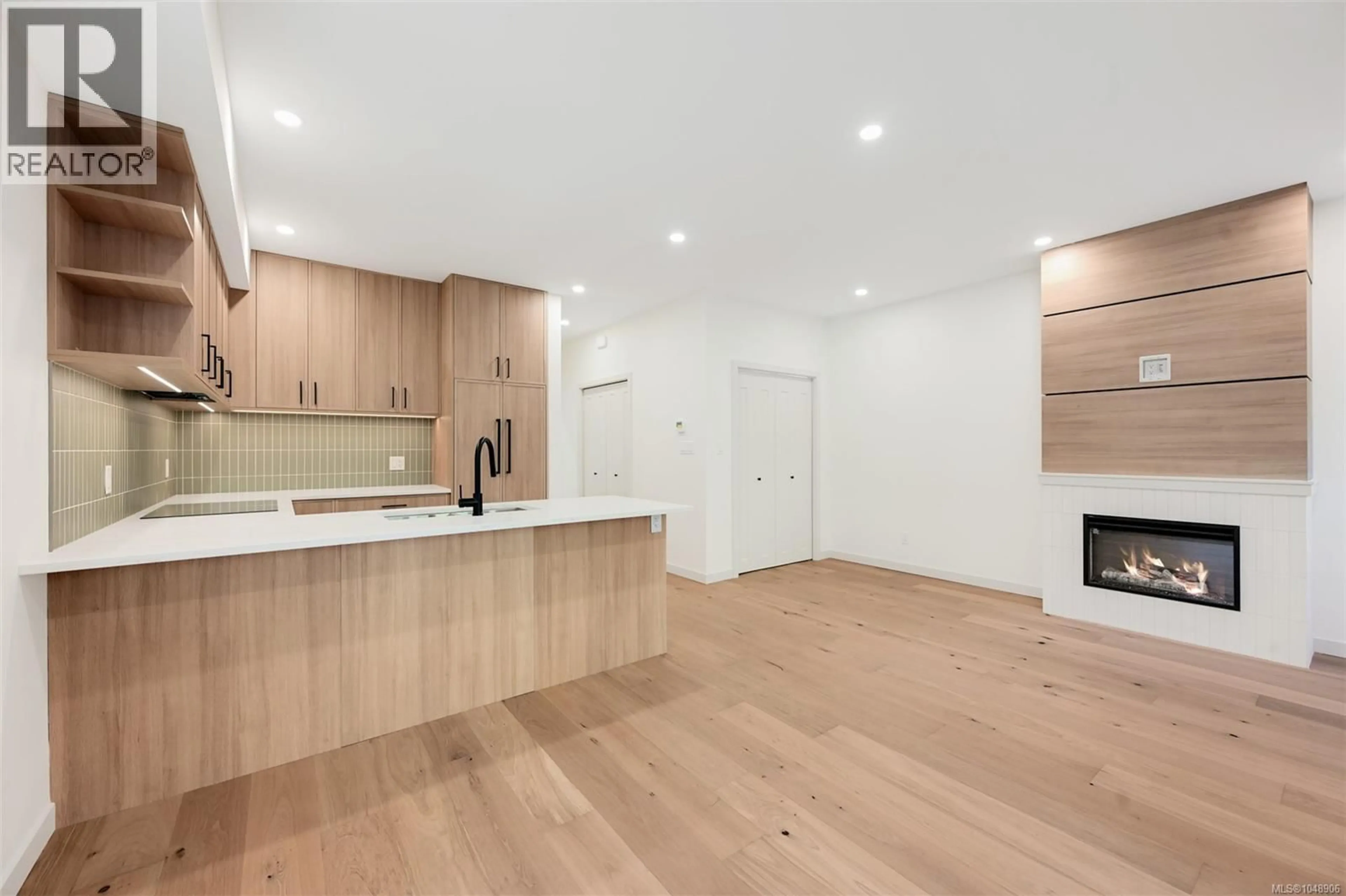 Open concept kitchen, wood/laminate floor for 1 - 517 FOUL BAY ROAD, Victoria British Columbia V8S4G9