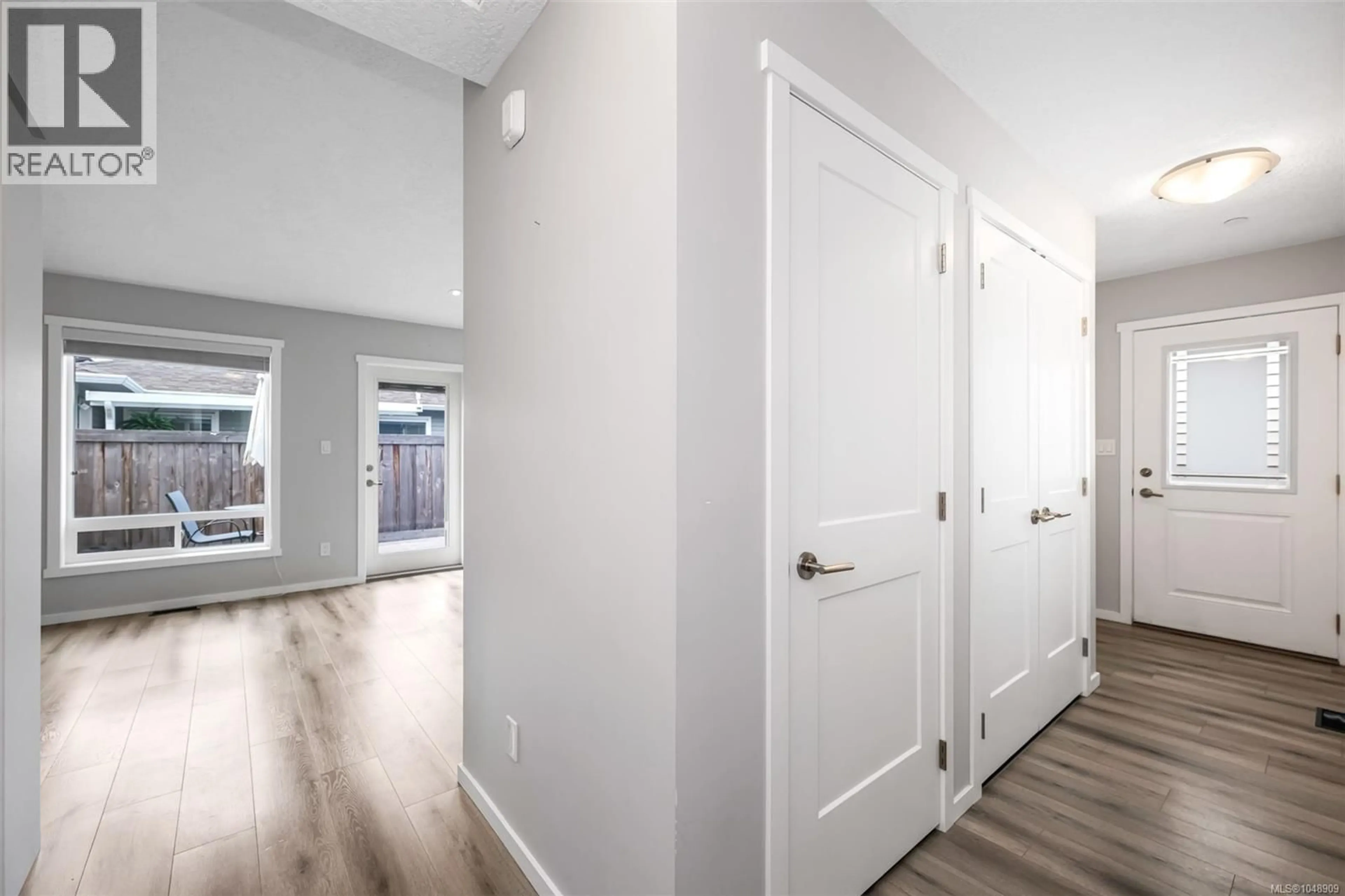 Indoor entryway for 44 - 7650 QWUC CHUS LANE, Central Saanich British Columbia V8M0B4