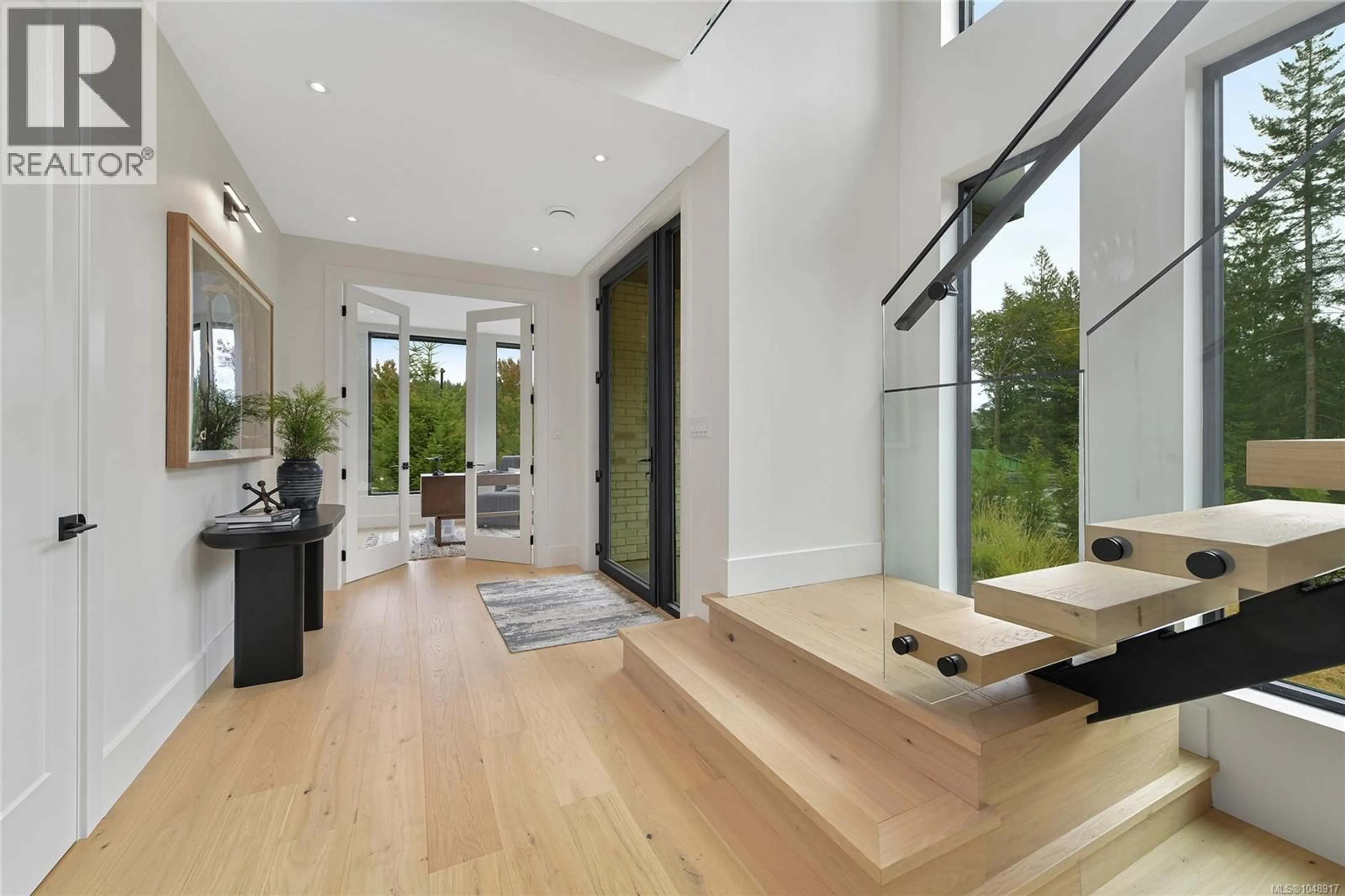 Indoor entryway for 609 MEDALIST AVENUE, Colwood British Columbia V9C0R7
