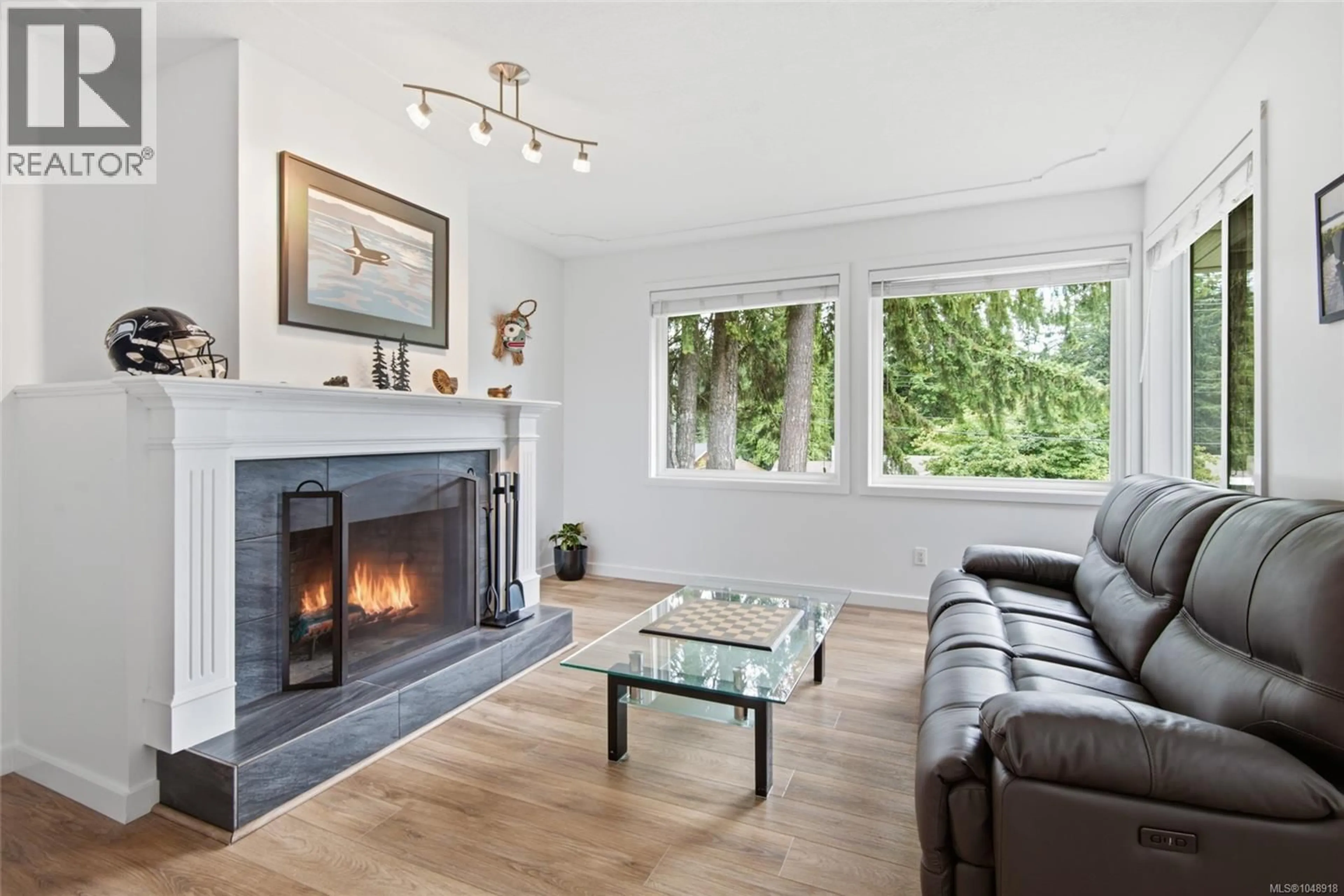 Living room with furniture, wood/laminate floor for 2151 11TH AVENUE, Port Alberni British Columbia V9T7T8