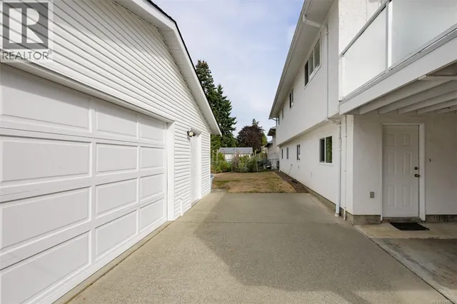 4218 THORNHILL CRESCENT, Saanich 5