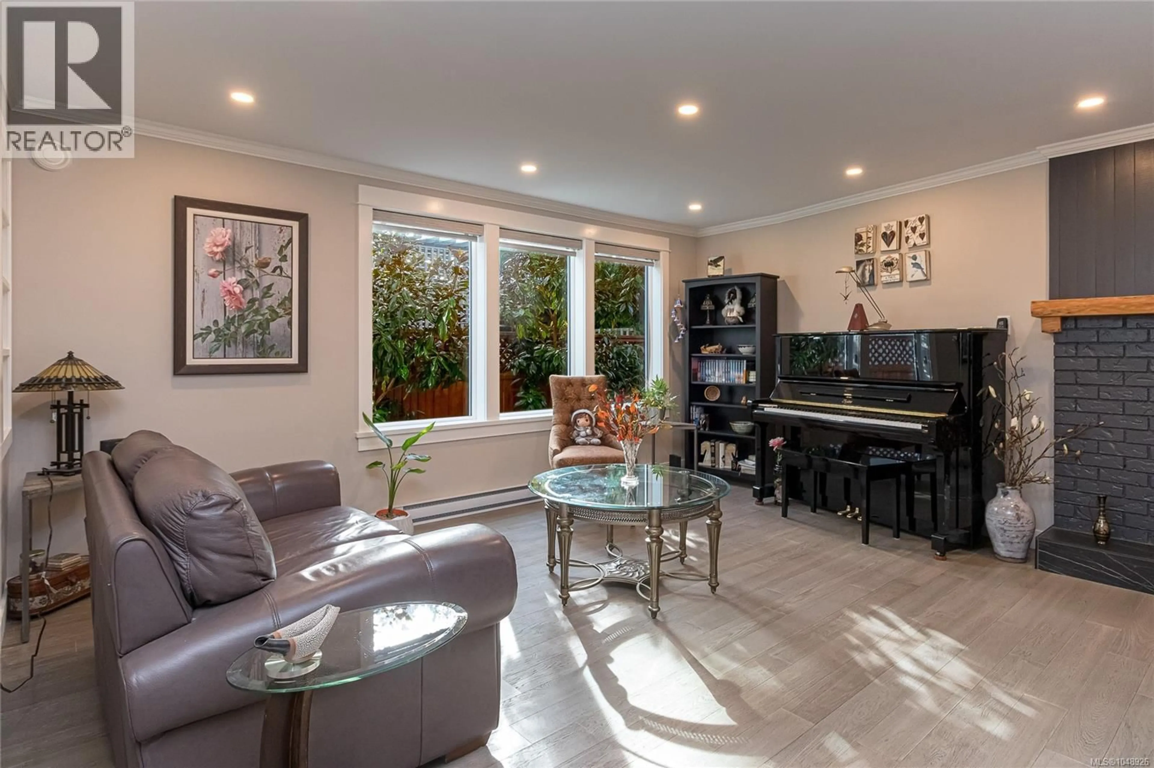 Living room with furniture, ceramic/tile floor for 2485 ORCHARD AVENUE, Sidney British Columbia V8L1V4
