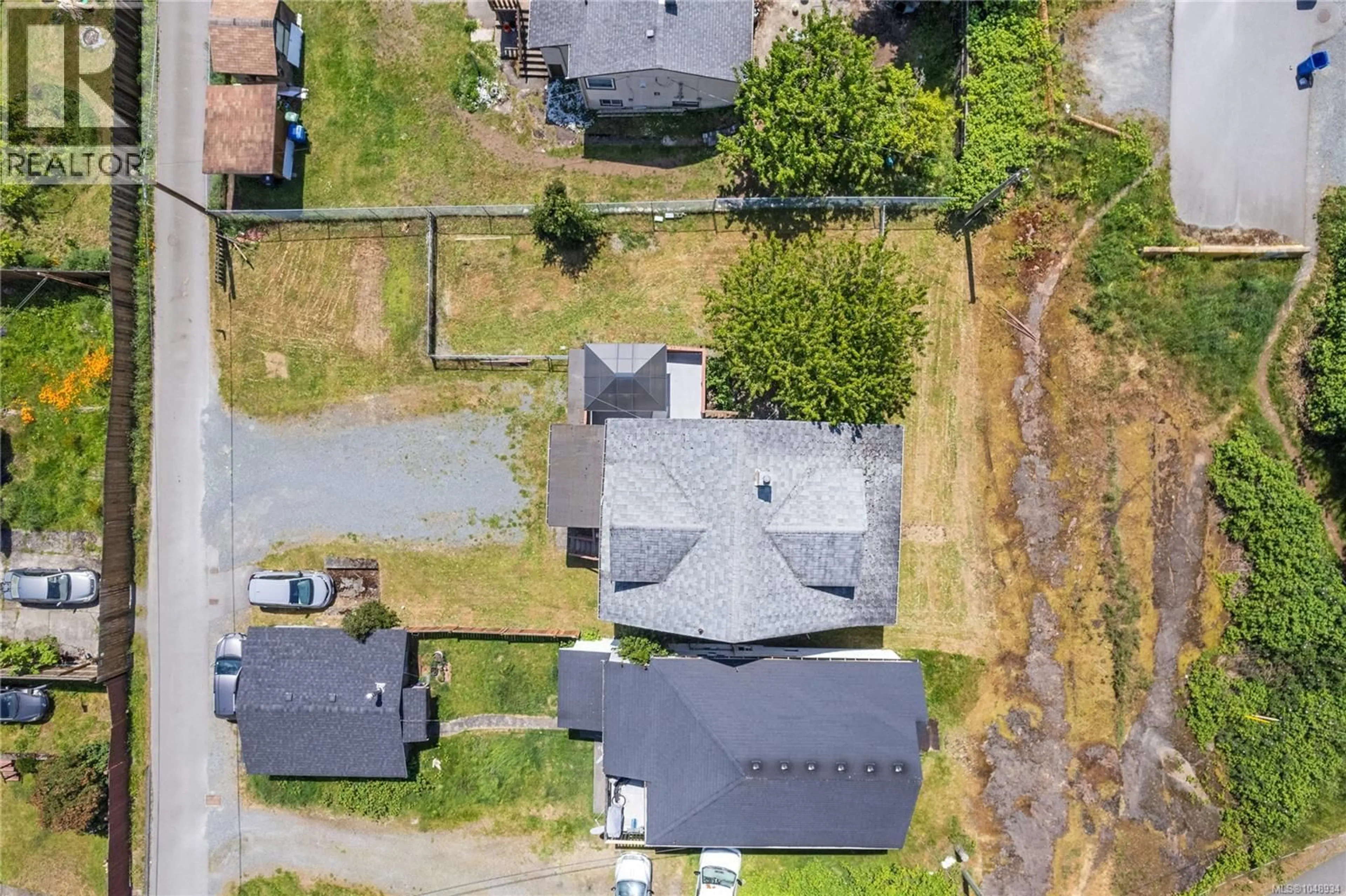 A pic from outside/outdoor area/front of a property/back of a property/a pic from drone, street for 19 VIEW STREET, Nanaimo British Columbia V9R4N3