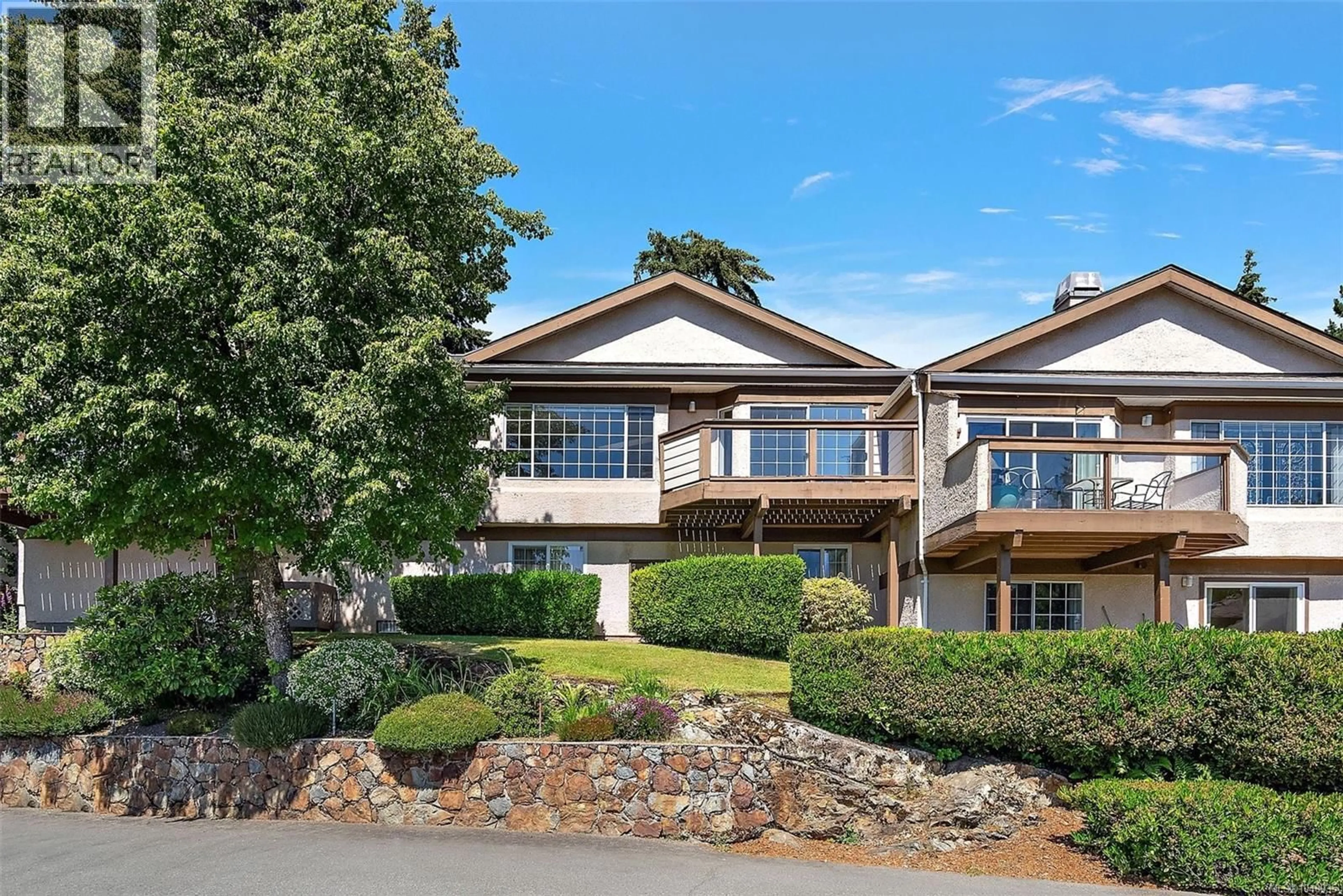A pic from outside/outdoor area/front of a property/back of a property/a pic from drone, unknown for 32 - 901 KENTWOOD LANE, Saanich British Columbia V8Y2Y7