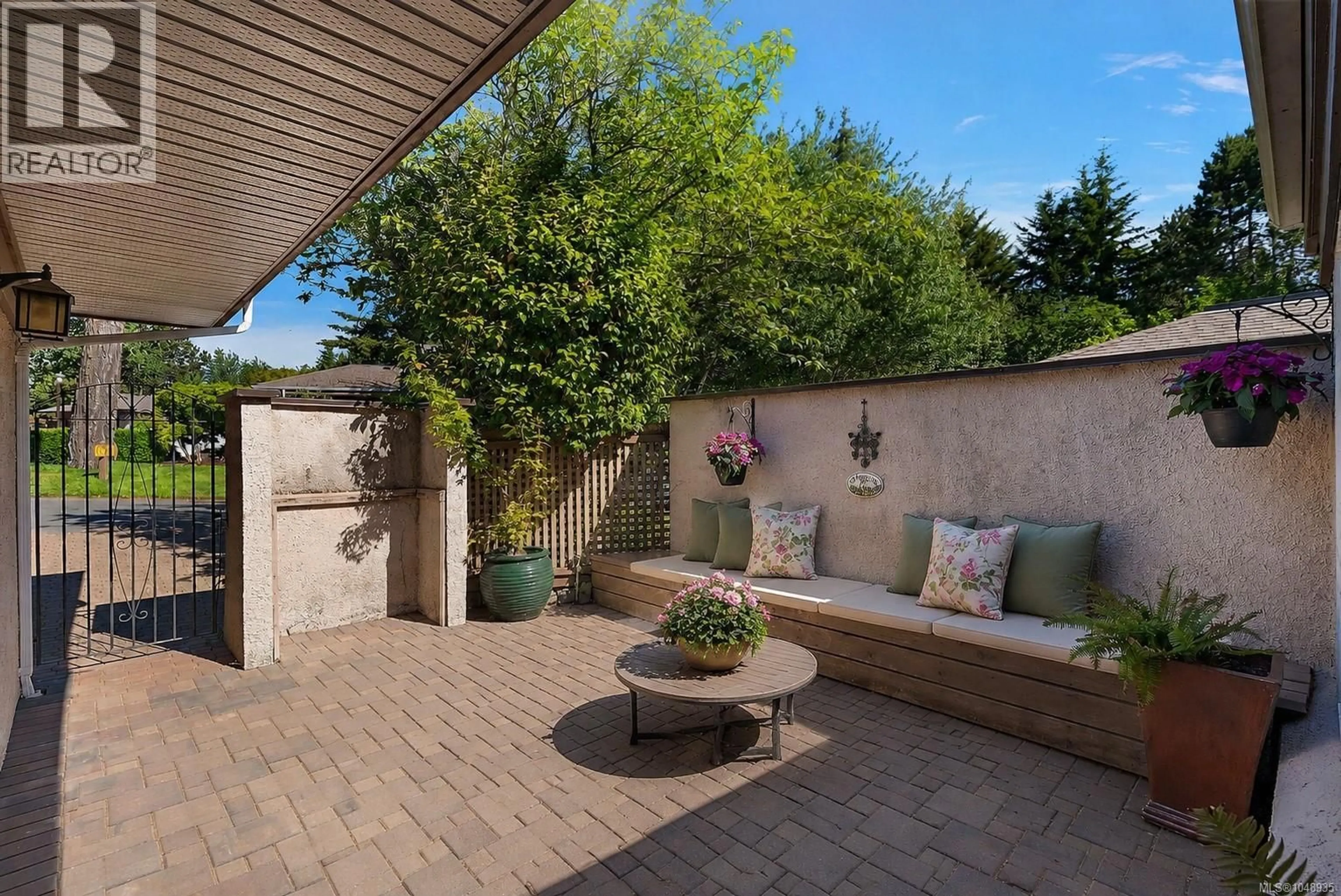 Patio, street for 32 - 901 KENTWOOD LANE, Saanich British Columbia V8Y2Y7